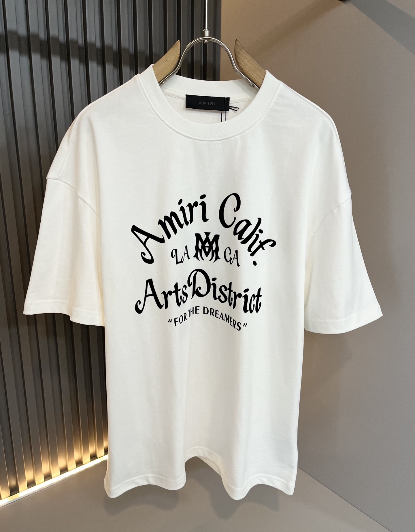 NO:504389,AMIRI 2025 spring and summer new men and women's same casual suit, the latest model is exclusively available on the entire network!  !  ~ It is classic and fashionable and versatile, who doesn’t like it? It will show the classic again. It is very pleasing to the eye and comes with a low luxury halo and recognition!  The traditional brand concept and modern advanced technology are perfectly combined. Coupled with the extremely modern and modern minimalist design, exclusive letter logo printing design!  Customized 100% imported pure cotton fabric!  The texture of this model is quite touching, the specifications and grades are known with tentacles. The degree of delicateness and breathability are top-notch!  Size M-2XL, amiri, alexander wang19860909AMIRI2025春夏新款男女同款休闲套装,最新款全网独家首上！！~既经典有时尚百搭,谁不爱啊,将经典再次展现,非常的耐看,自带低奢光环与辨识度！传统的品牌理念和现代化的先进技术进行了完美结合.加上极其现代摩登风范的简约设计,专属字母logo印花设计！定制百分百进口纯棉面料！此款的质感相当感人 触手便知规格档次 细腻程度与透气效果堪称顶级！尺码M-2XL,,amiri,alexander wang,Men's clothing