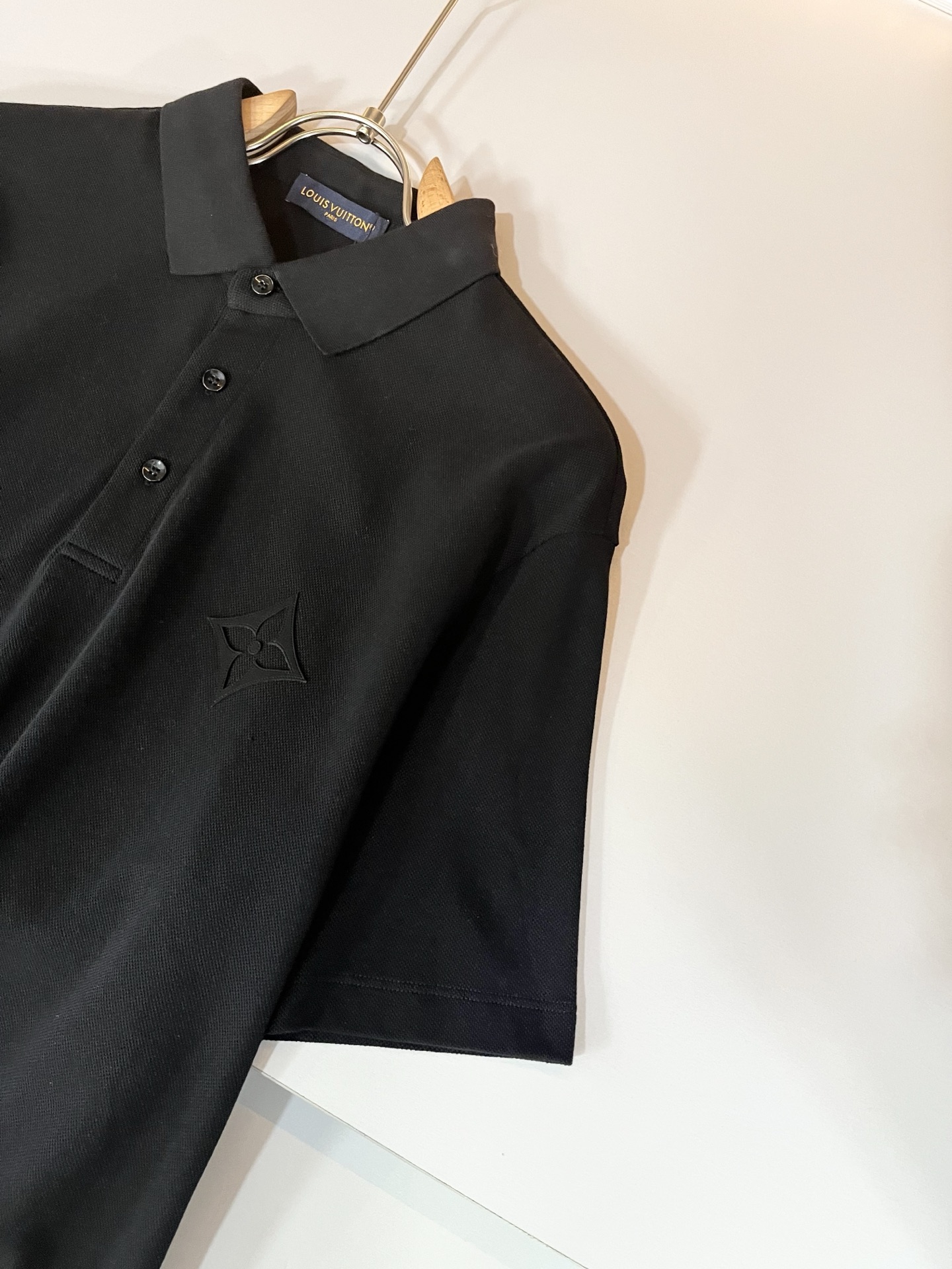  LouisVuitt*路易*登  2025春夏新品最新工艺短袖Polo衫，前后logo图案压胶设计！代