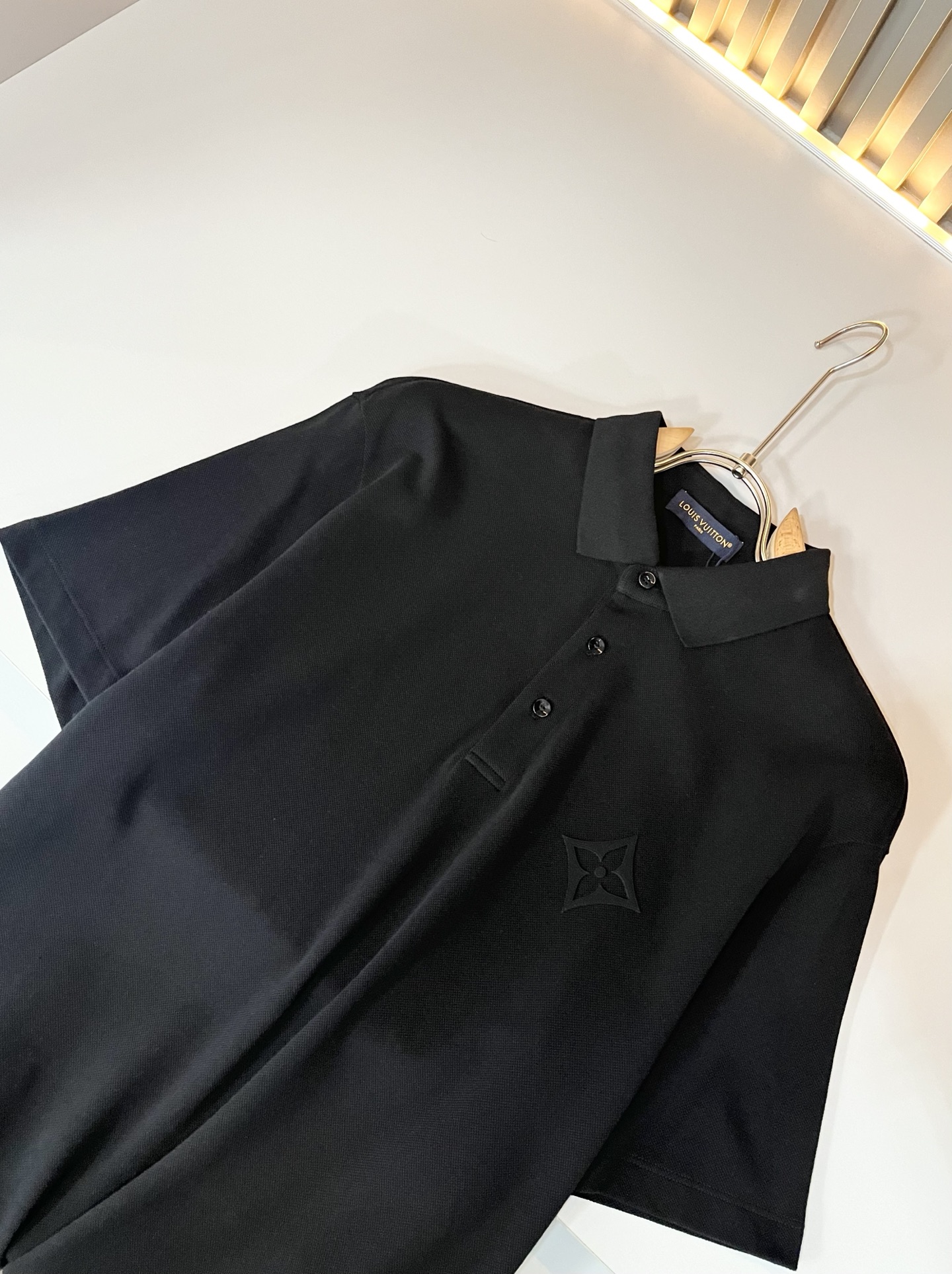  LouisVuitt*路易*登  2025春夏新品最新工艺短袖Polo衫，前后logo图案压胶设计！代