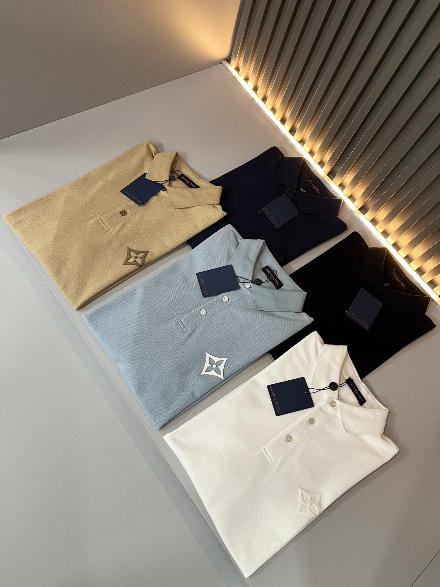  LouisVuitt*路易*登  2025春夏新品最新工艺短袖Polo衫，前后logo图案压胶设计！代