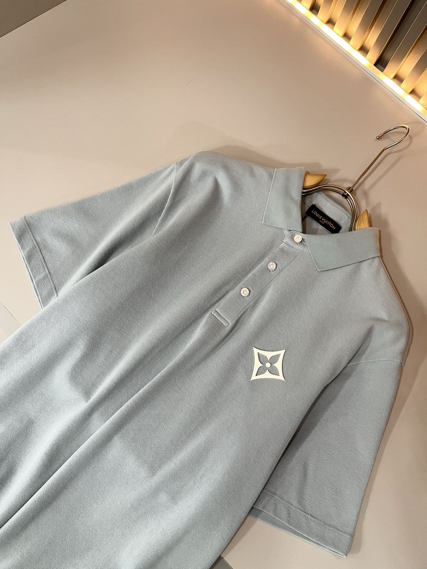  LouisVuitt*路易*登  2025春夏新品最新工艺短袖Polo衫，前后logo图案压胶设计！代