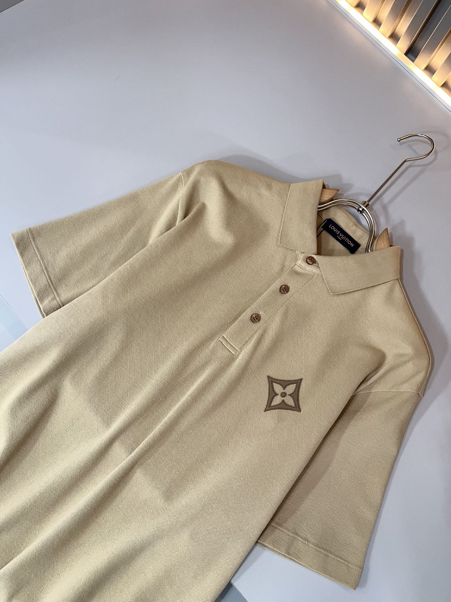  LouisVuitt*路易*登  2025春夏新品最新工艺短袖Polo衫，前后logo图案压胶设计！代