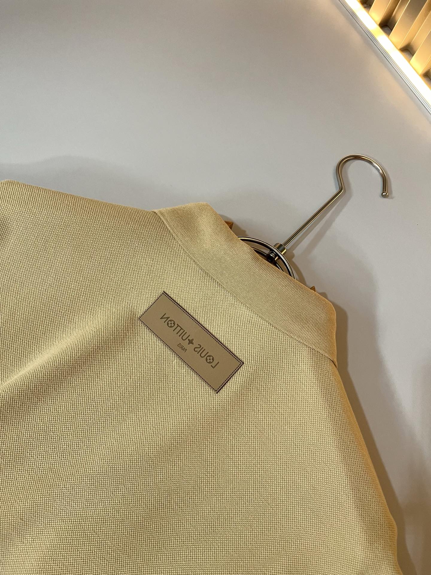  LouisVuitt*路易*登  2025春夏新品最新工艺短袖Polo衫，前后logo图案压胶设计！代