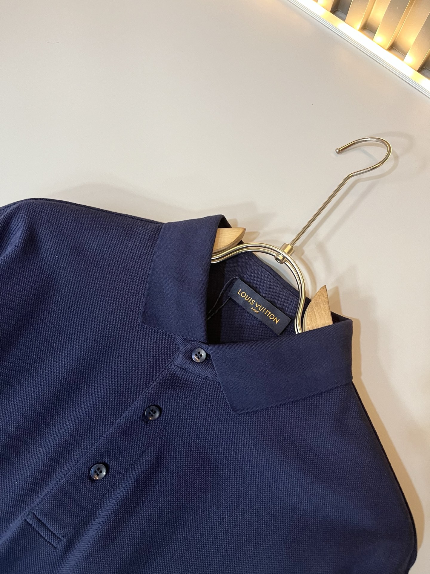  LouisVuitt*路易*登  2025春夏新品最新工艺短袖Polo衫，前后logo图案压胶设计！代