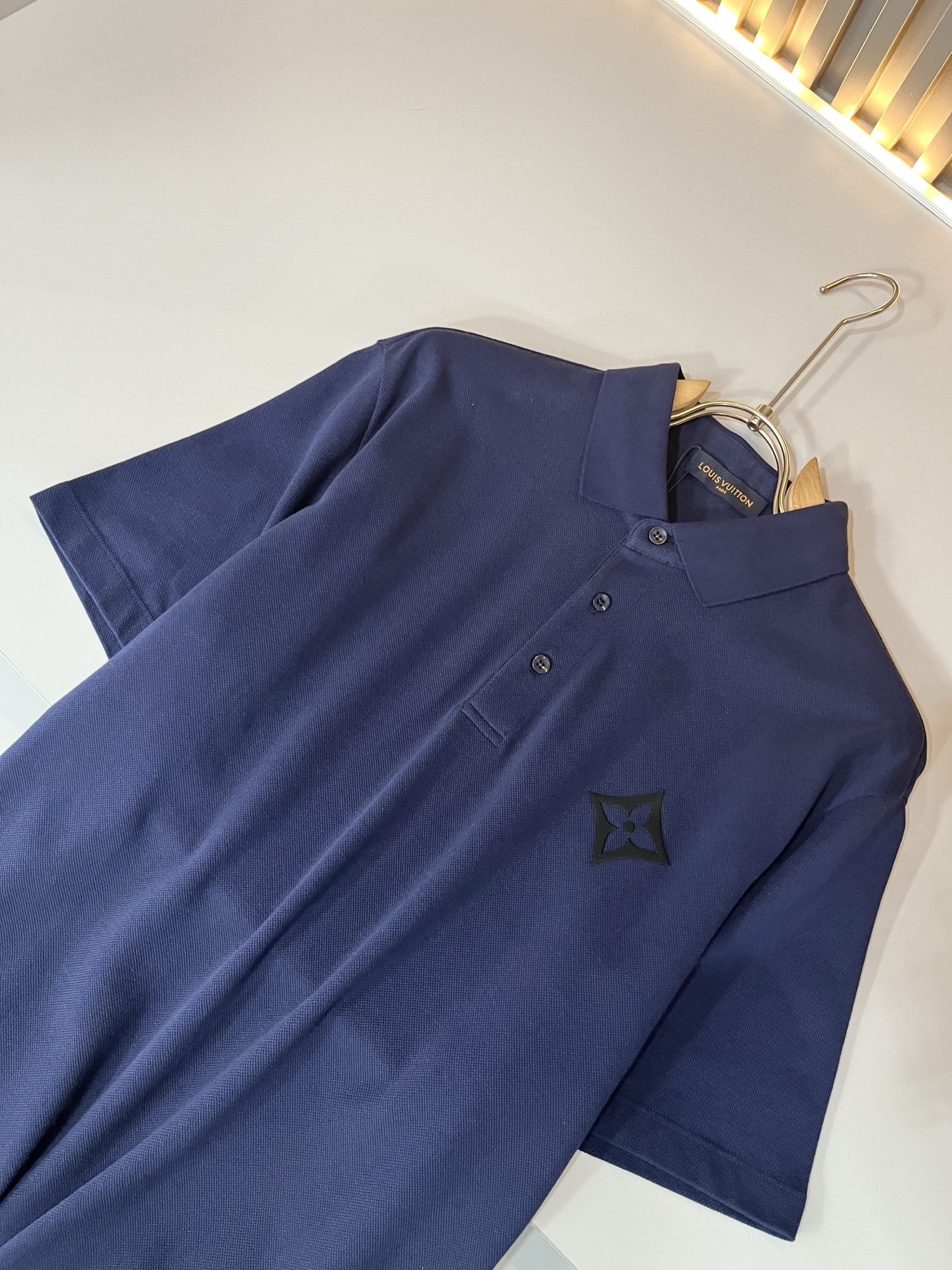  LouisVuitt*路易*登  2025春夏新品最新工艺短袖Polo衫，前后logo图案压胶设计！代