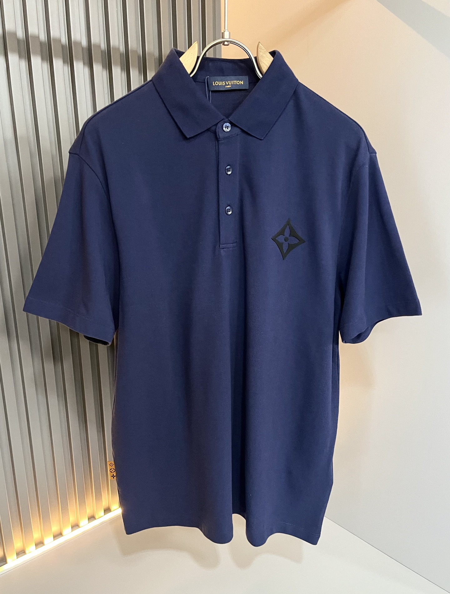  LouisVuitt*路易*登  2025春夏新品最新工艺短袖Polo衫，前后logo图案压胶设计！代