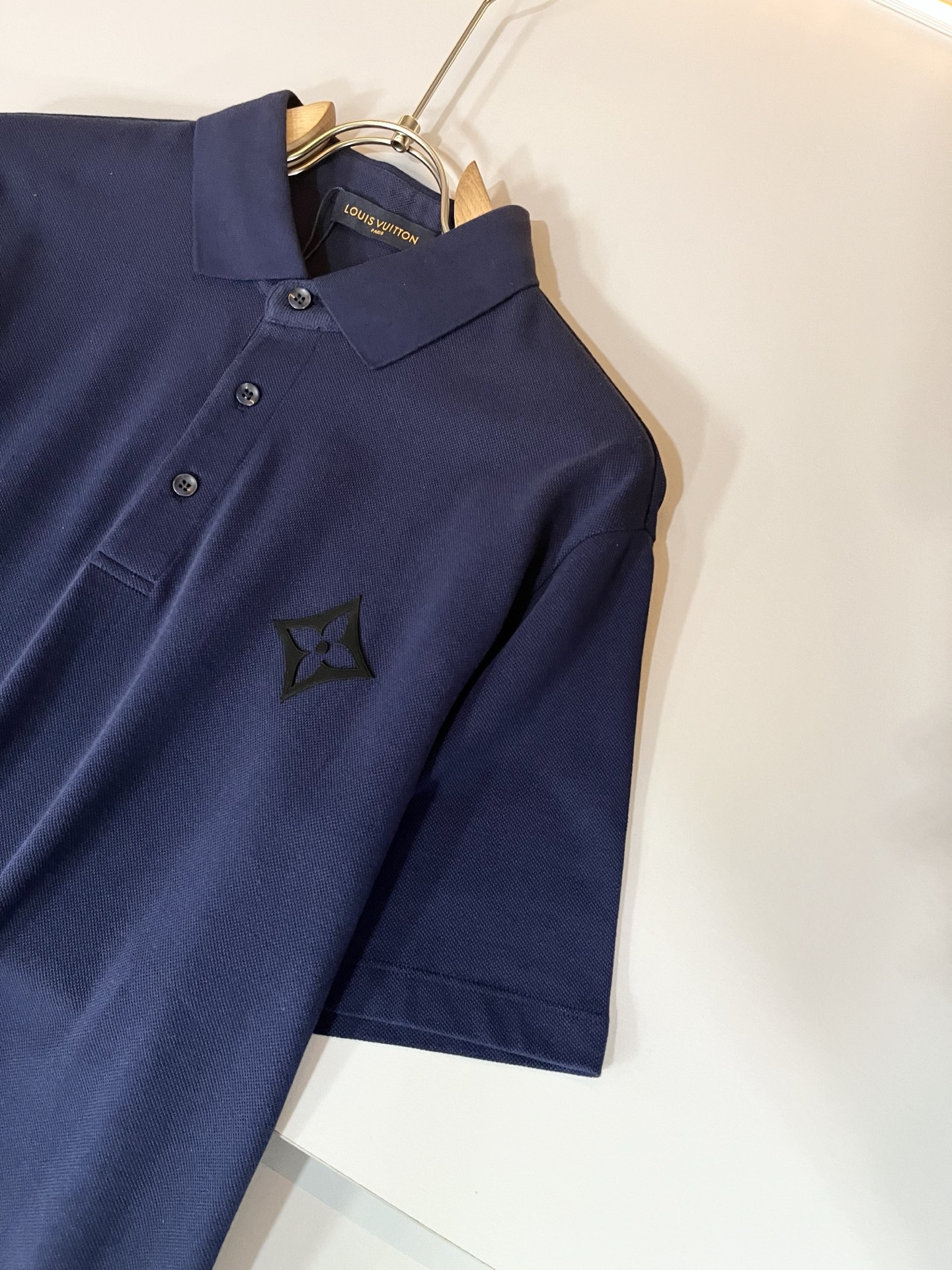  LouisVuitt*路易*登  2025春夏新品最新工艺短袖Polo衫，前后logo图案压胶设计！代