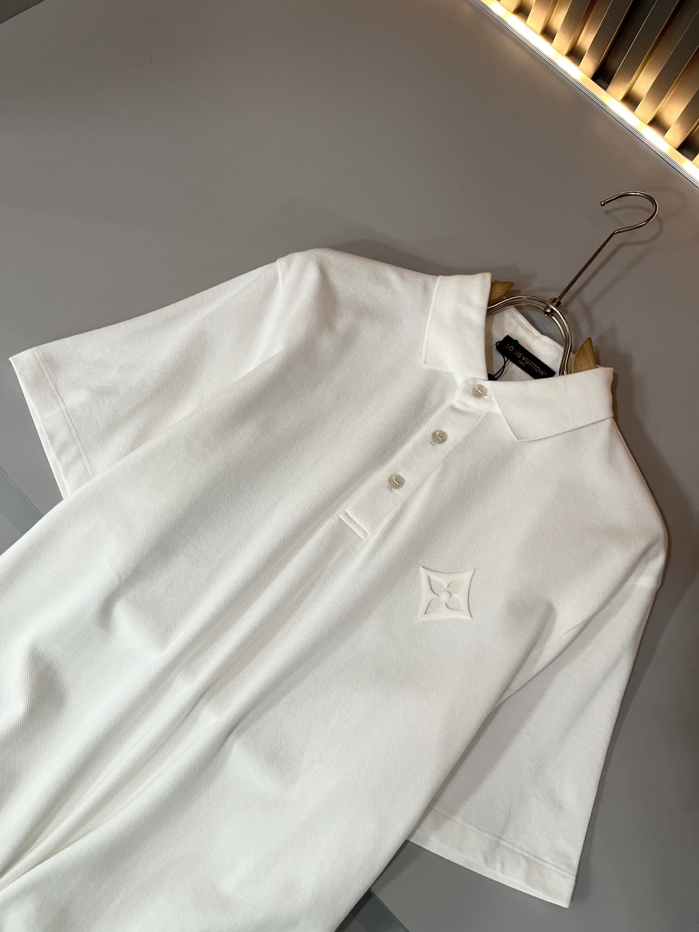  LouisVuitt*路易*登  2025春夏新品最新工艺短袖Polo衫，前后logo图案压胶设计！代
