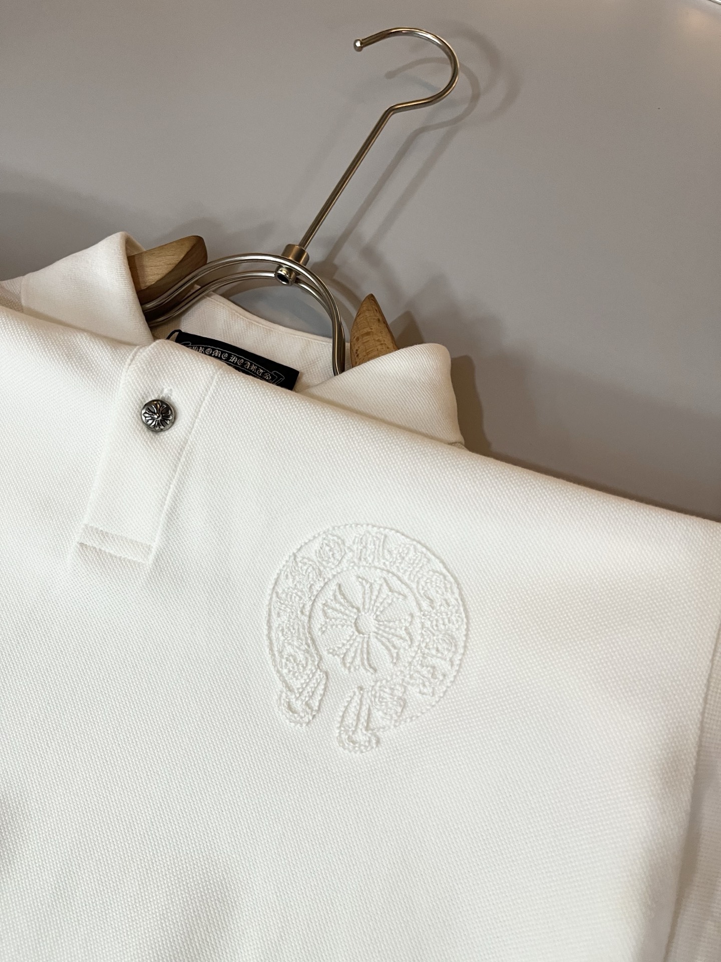  Chrome Hear*s 克*心 2025春夏新品限量版克*心短袖Polo衫，墙裂推荐！时尚傲娇的C