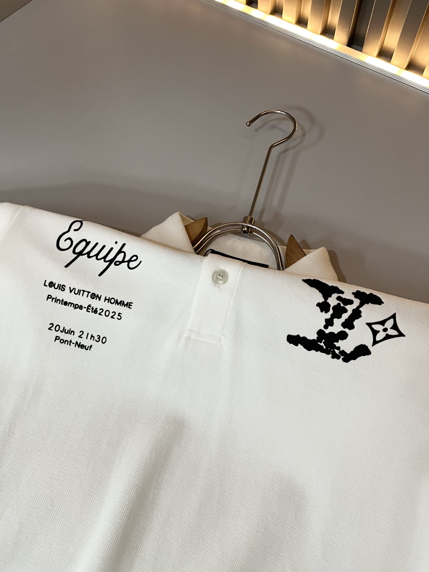  LouisVuitt*路易*登  2025春夏新品最新工艺短袖Polo衫，前后logo图案印花设计！代