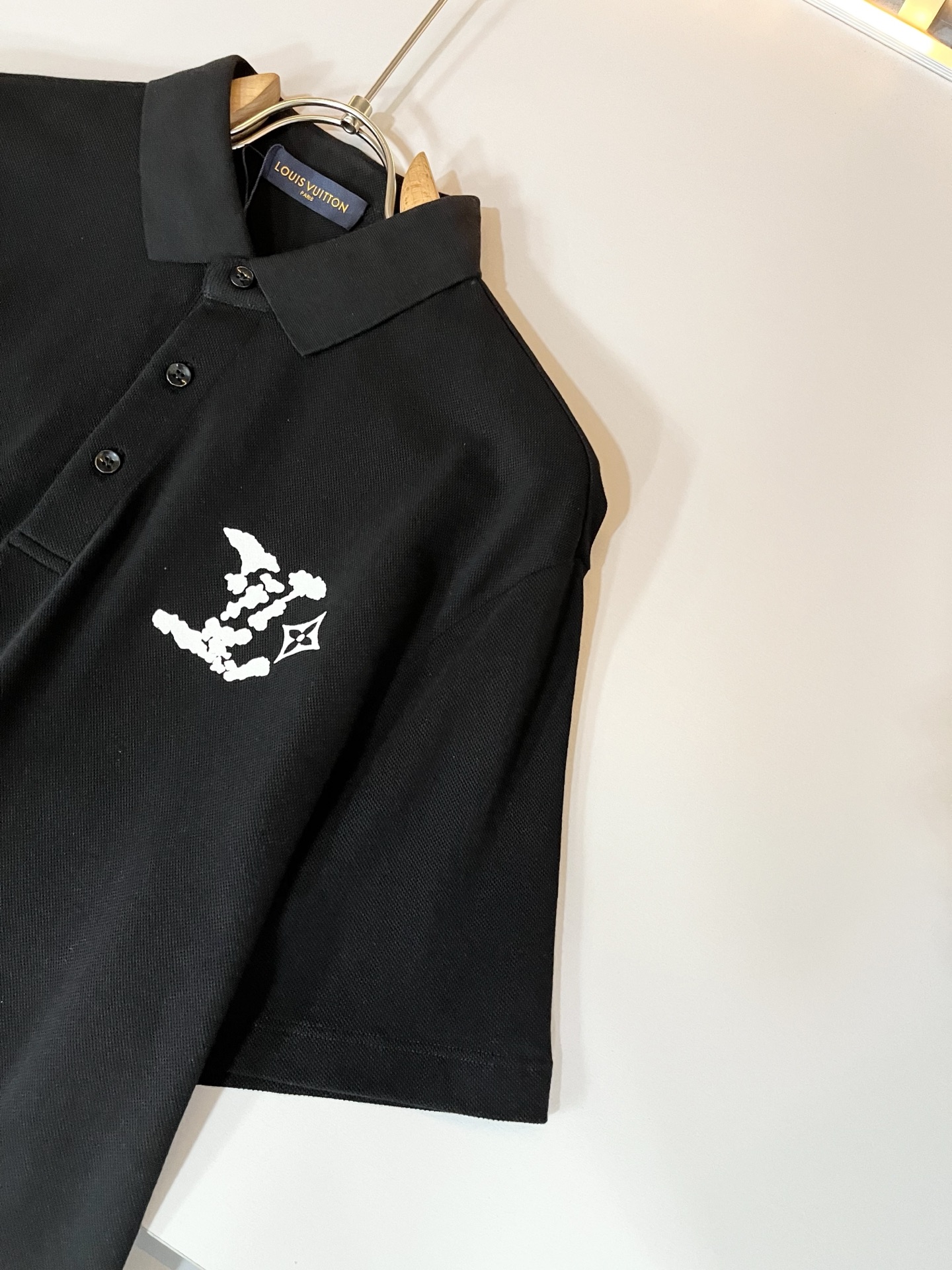  LouisVuitt*路易*登  2025春夏新品最新工艺短袖Polo衫，前后logo图案印花设计！代
