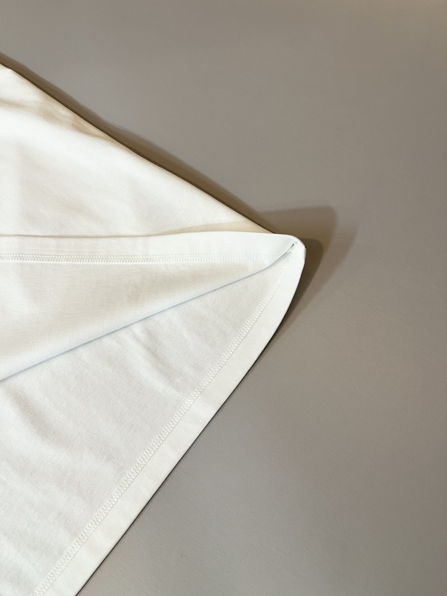   Gucc*古家 2025春夏新款男女同情侣款👫休闲宽松棉质圆领短袖T恤衫！贸易公司渠道稀出，同步官网