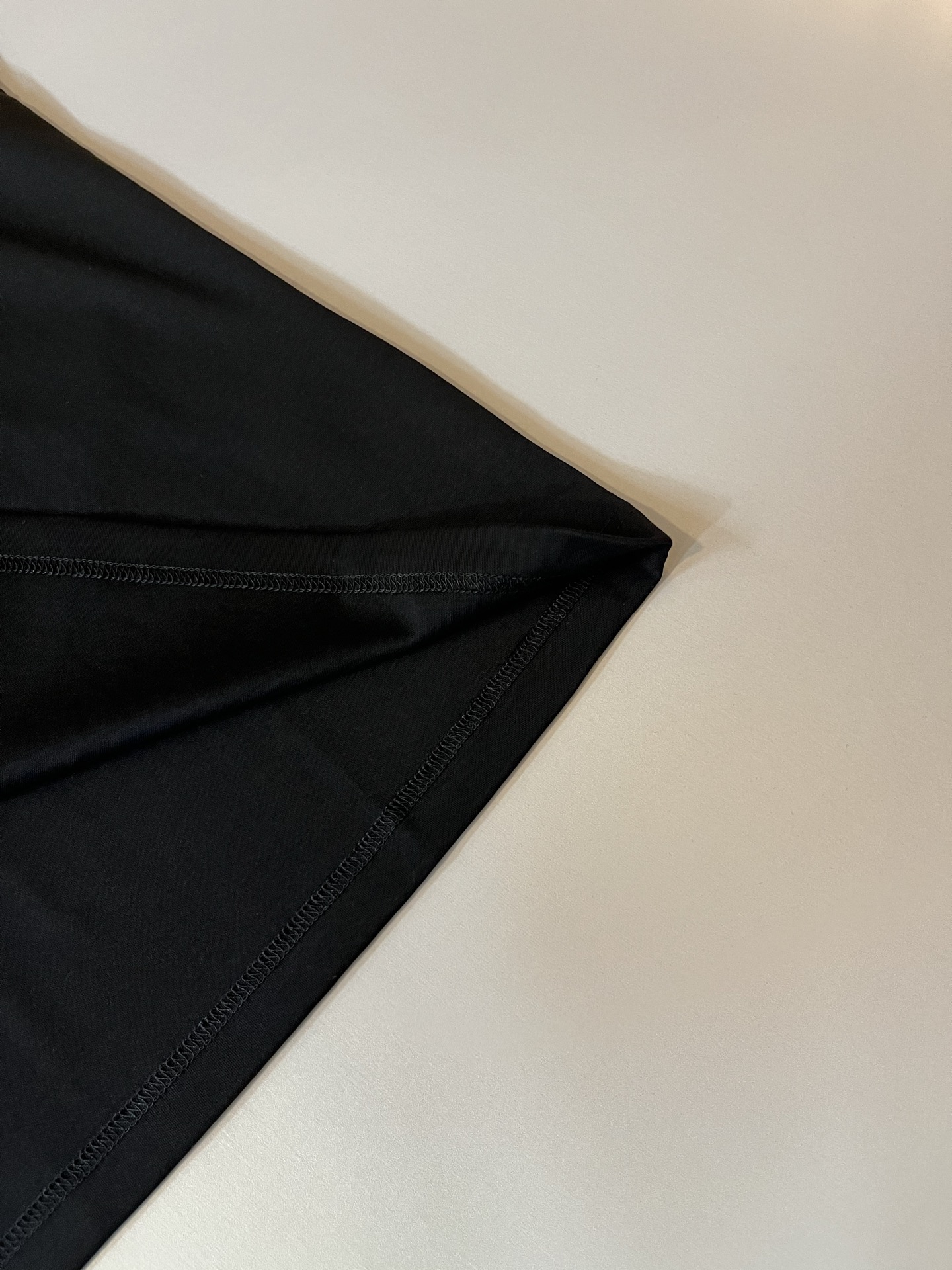   Gucc*古家 2025春夏新款男女同情侣款👫休闲宽松棉质圆领短袖T恤衫！贸易公司渠道稀出，同步官网