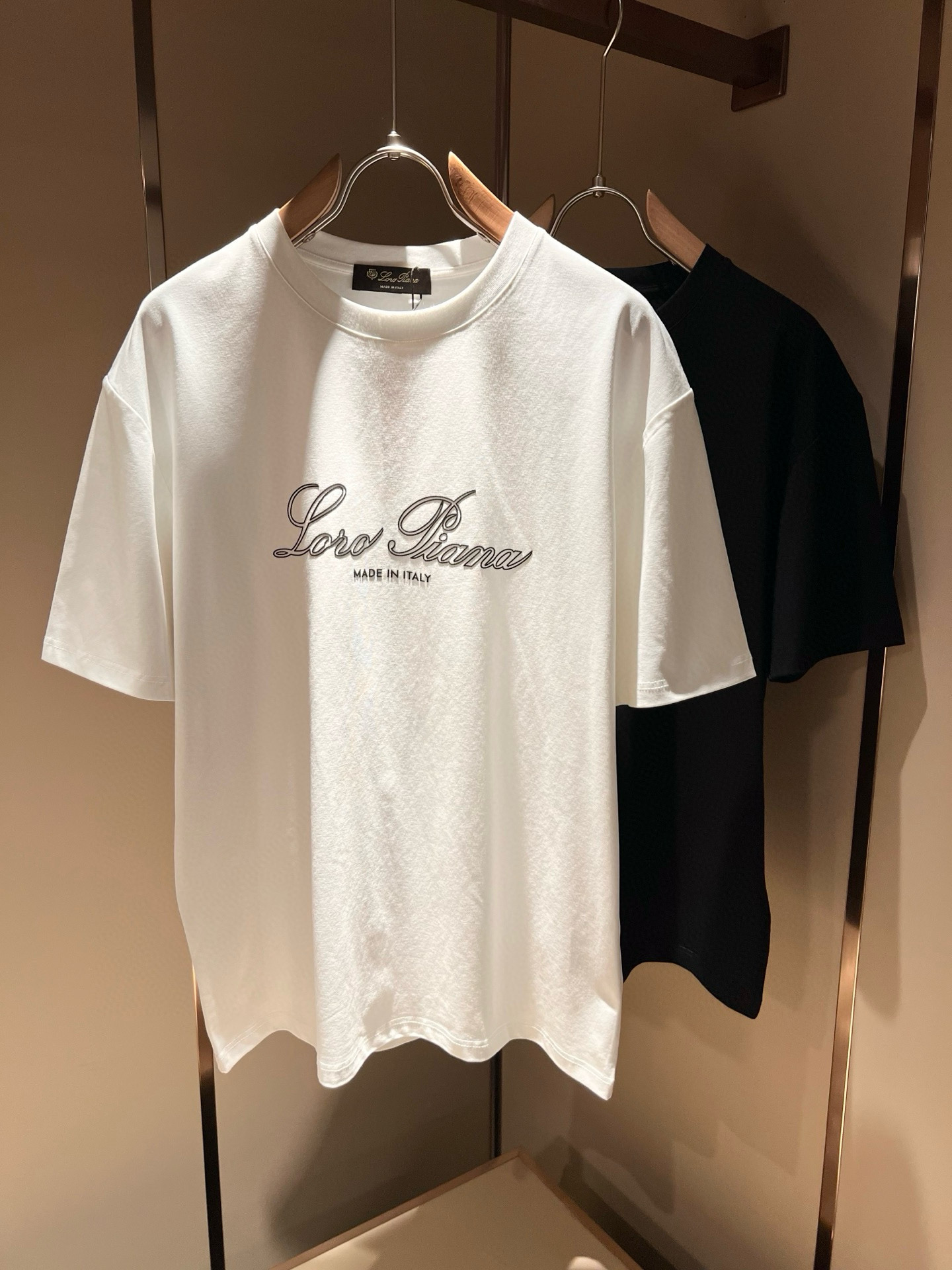  Loro Piana诺悠翩雅 2025春夏男士最新的贸易订单短袖T恤，全品相！！网红款！采用logo图