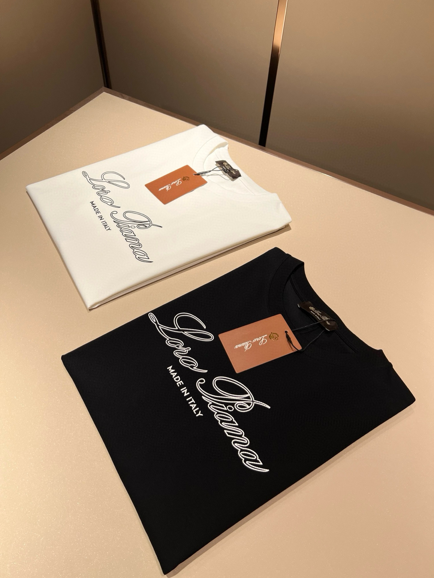  Loro Piana诺悠翩雅 2025春夏男士最新的贸易订单短袖T恤，全品相！！网红款！采用logo图