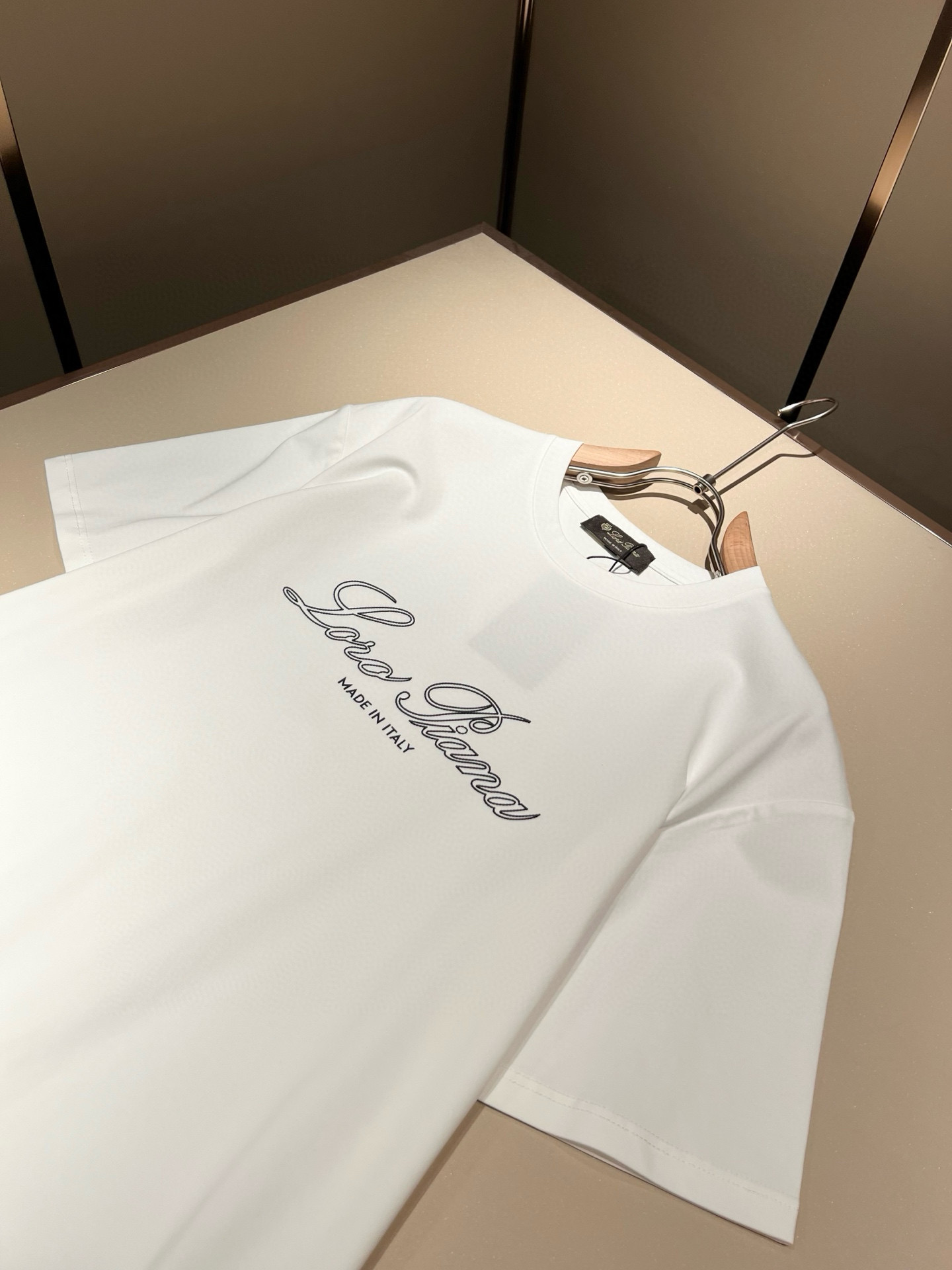  Loro Piana诺悠翩雅 2025春夏男士最新的贸易订单短袖T恤，全品相！！网红款！采用logo图