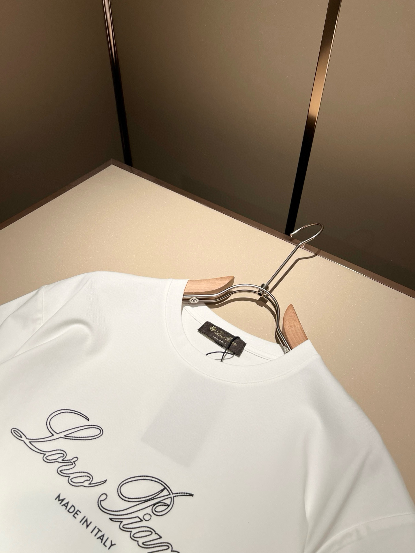  Loro Piana诺悠翩雅 2025春夏男士最新的贸易订单短袖T恤，全品相！！网红款！采用logo图