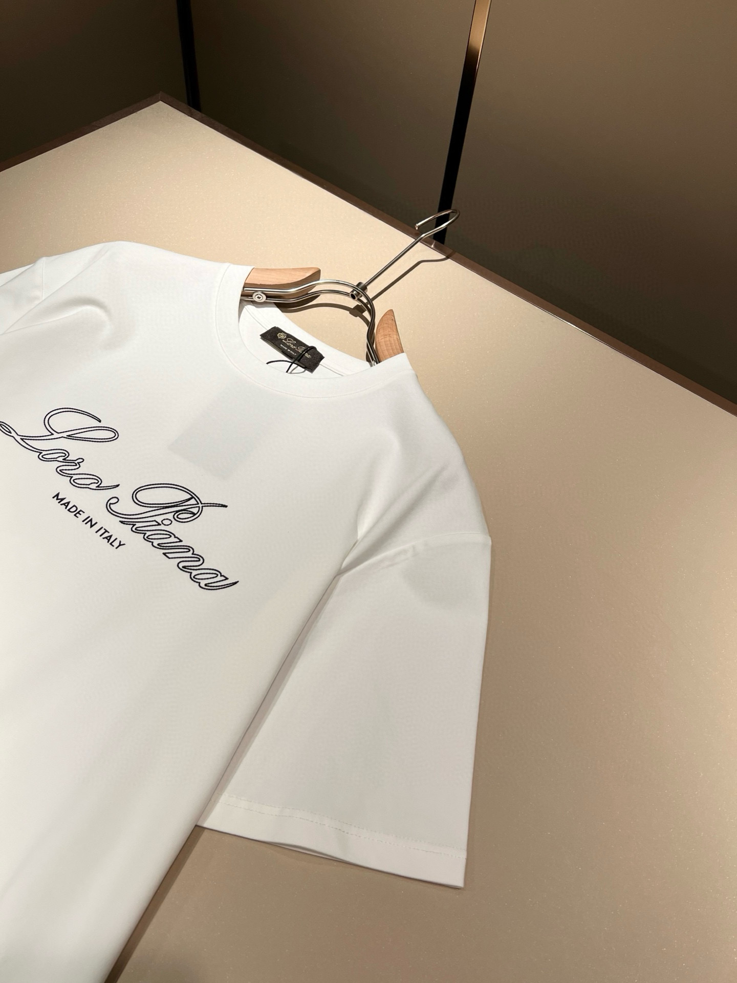  Loro Piana诺悠翩雅 2025春夏男士最新的贸易订单短袖T恤，全品相！！网红款！采用logo图