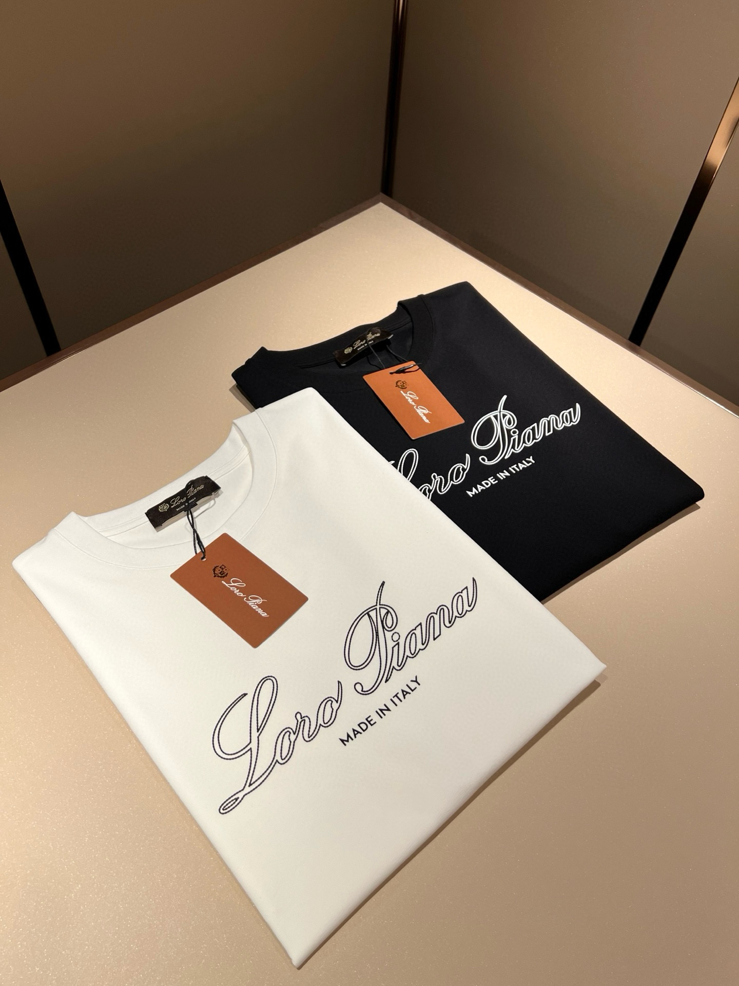  Loro Piana诺悠翩雅 2025春夏男士最新的贸易订单短袖T恤，全品相！！网红款！采用logo图