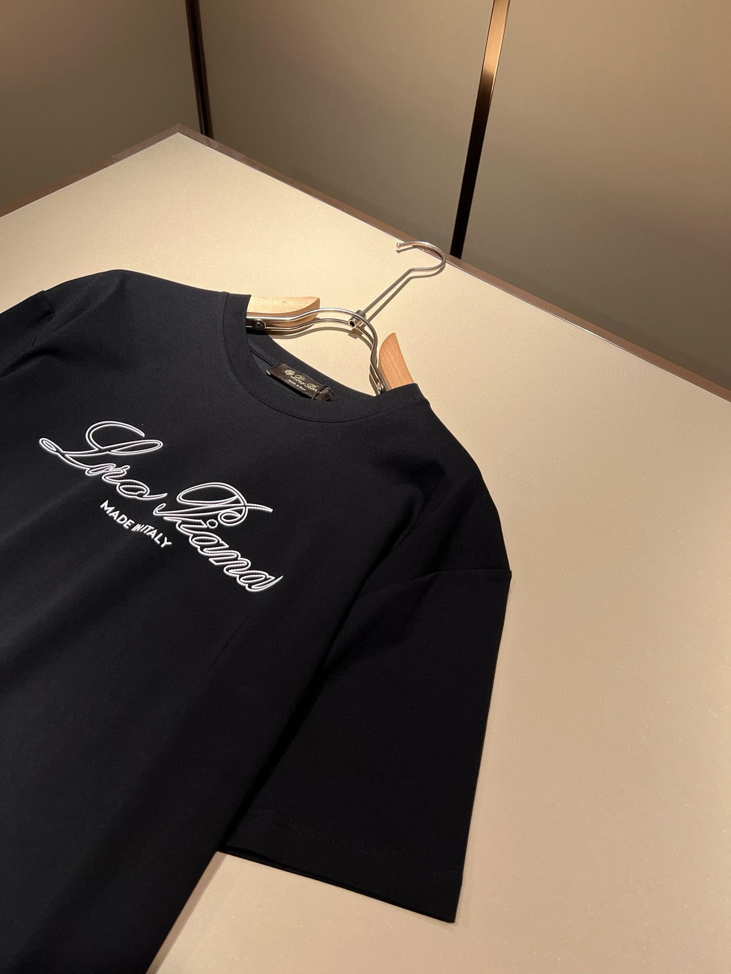  Loro Piana诺悠翩雅 2025春夏男士最新的贸易订单短袖T恤，全品相！！网红款！采用logo图