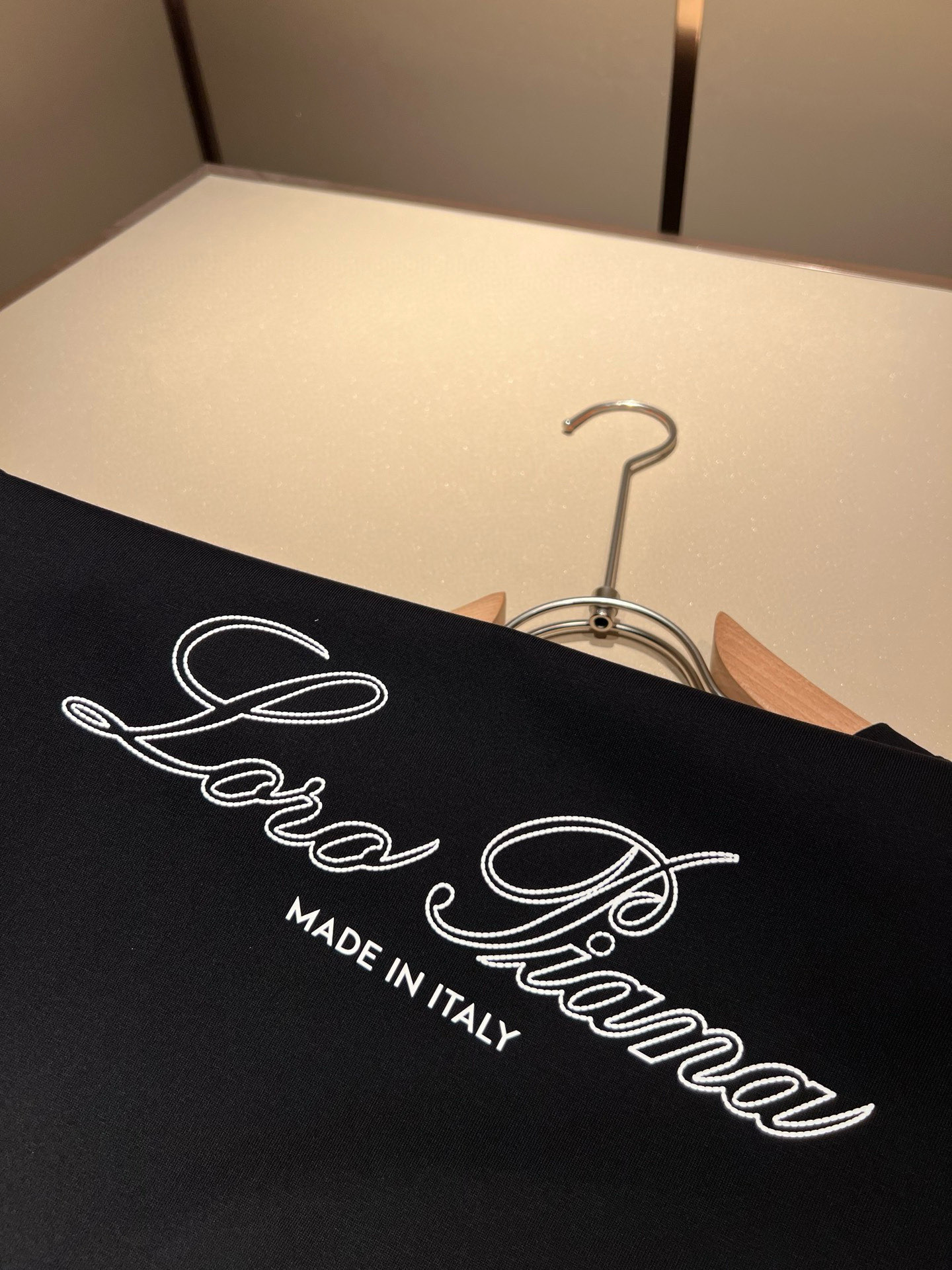  Loro Piana诺悠翩雅 2025春夏男士最新的贸易订单短袖T恤，全品相！！网红款！采用logo图