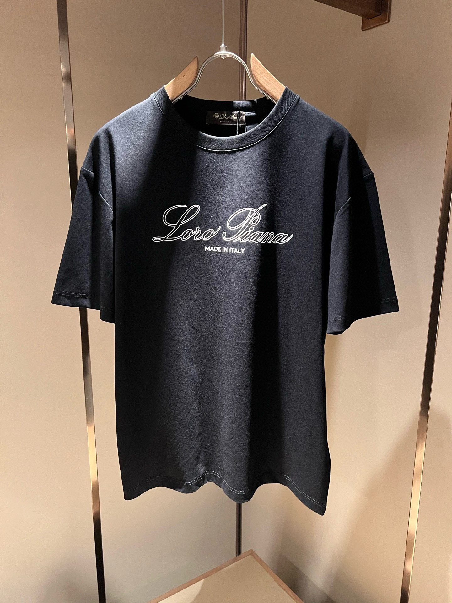 Loro Piana诺悠翩雅 2025春夏男士最新的贸易订单短袖T恤，全品相！！网红款！采用logo图