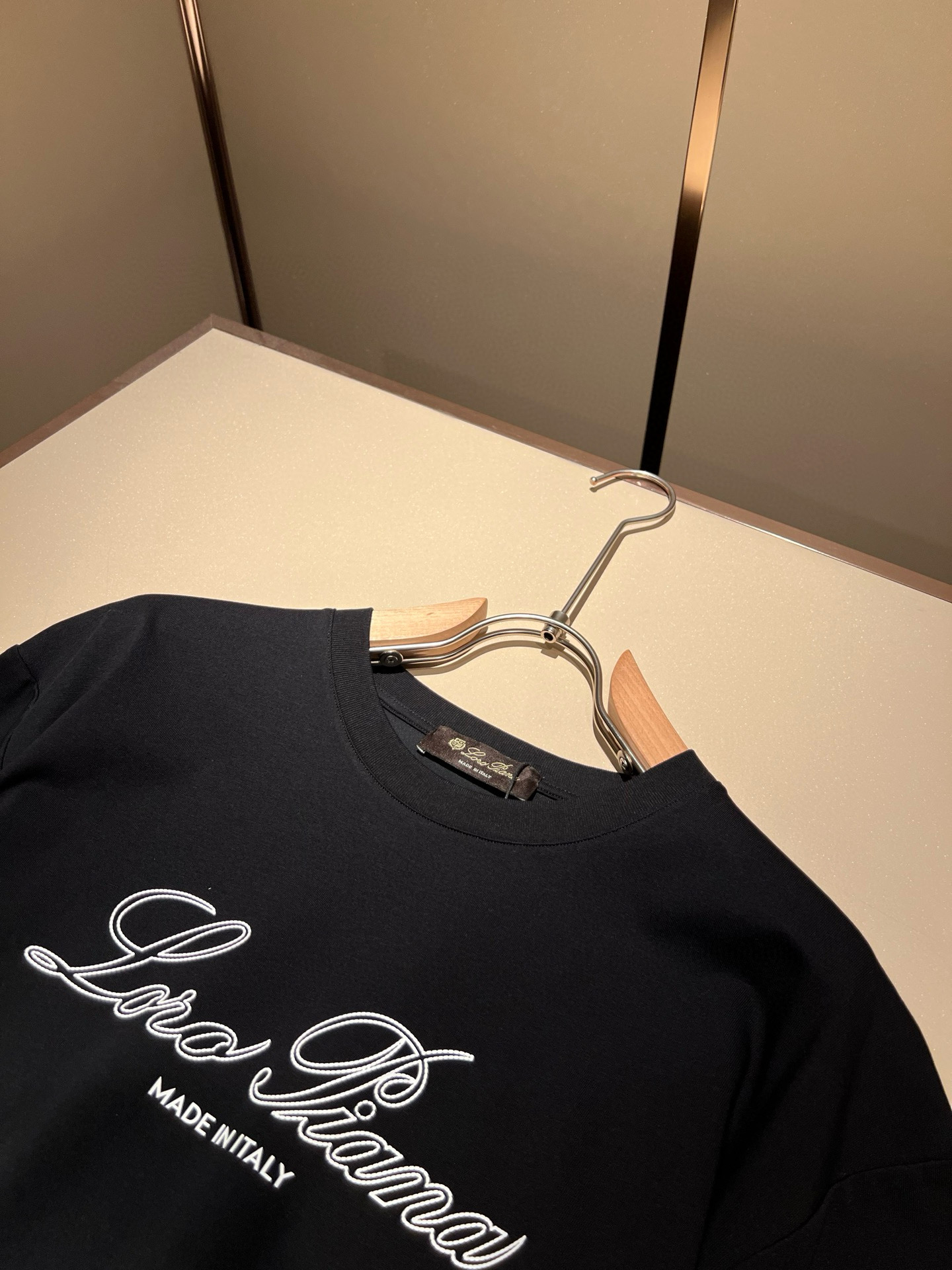  Loro Piana诺悠翩雅 2025春夏男士最新的贸易订单短袖T恤，全品相！！网红款！采用logo图