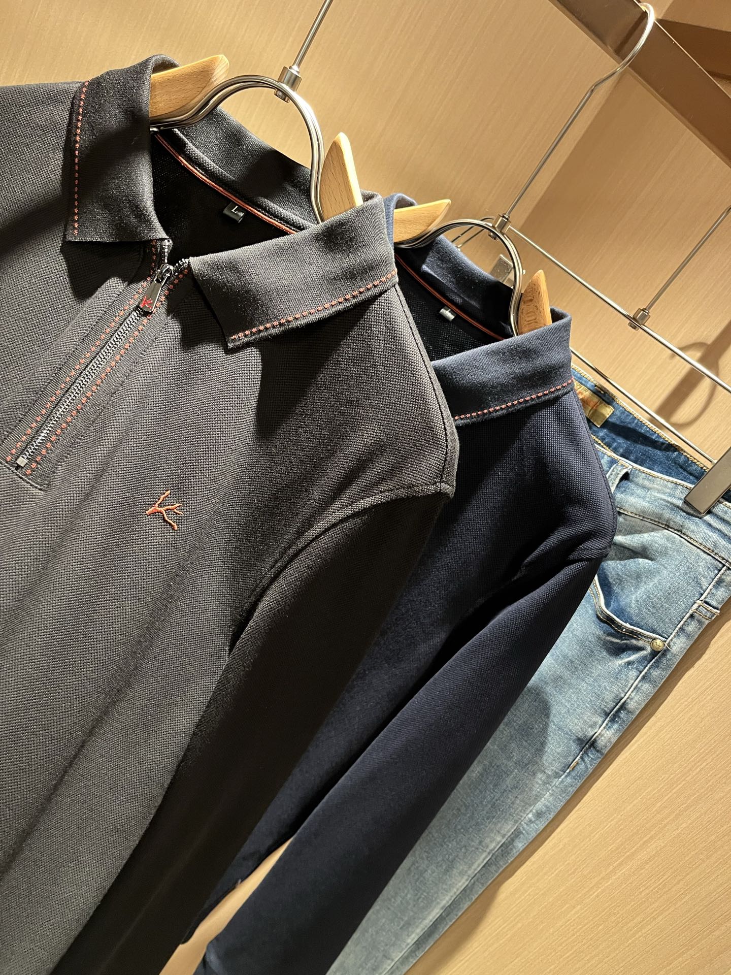 Kiton 2025秋冬新款Polo衫，采用进口专属珠地棉面料！！代表品牌形象 简洁舒适的款式，线条感粗