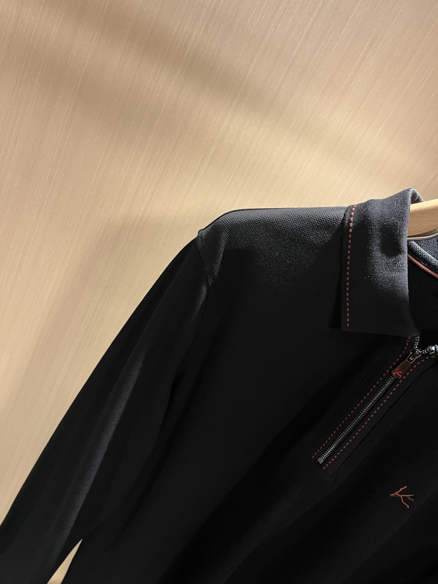 Kiton 2025秋冬新款Polo衫，采用进口专属珠地棉面料！！代表品牌形象 简洁舒适的款式，线条感粗