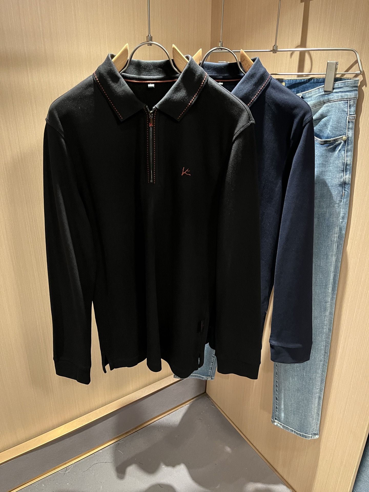 Kiton 2025秋冬新款Polo衫，采用进口专属珠地棉面料！！代表品牌形象 简洁舒适的款式，线条感粗