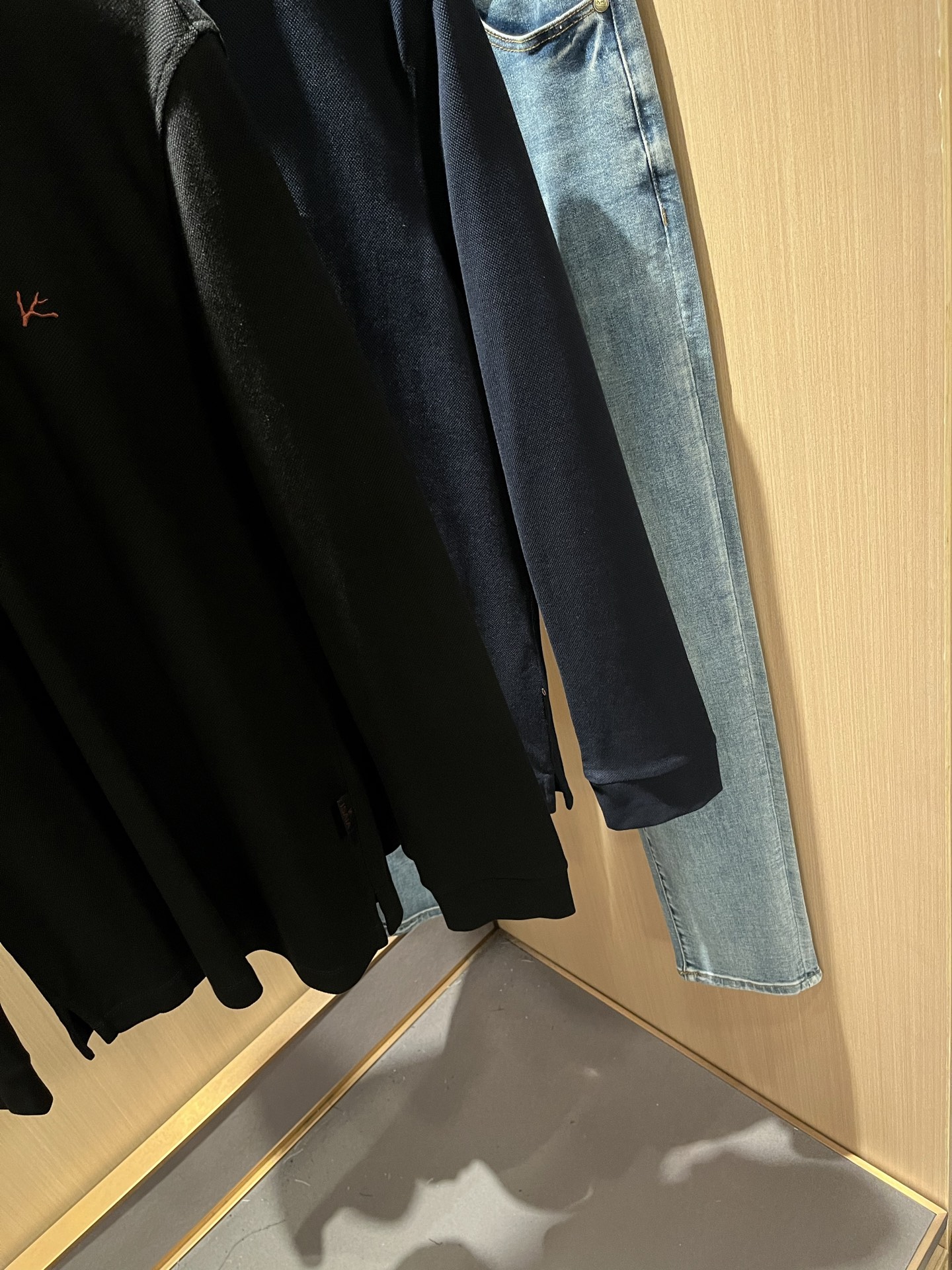 Kiton 2025秋冬新款Polo衫，采用进口专属珠地棉面料！！代表品牌形象 简洁舒适的款式，线条感粗