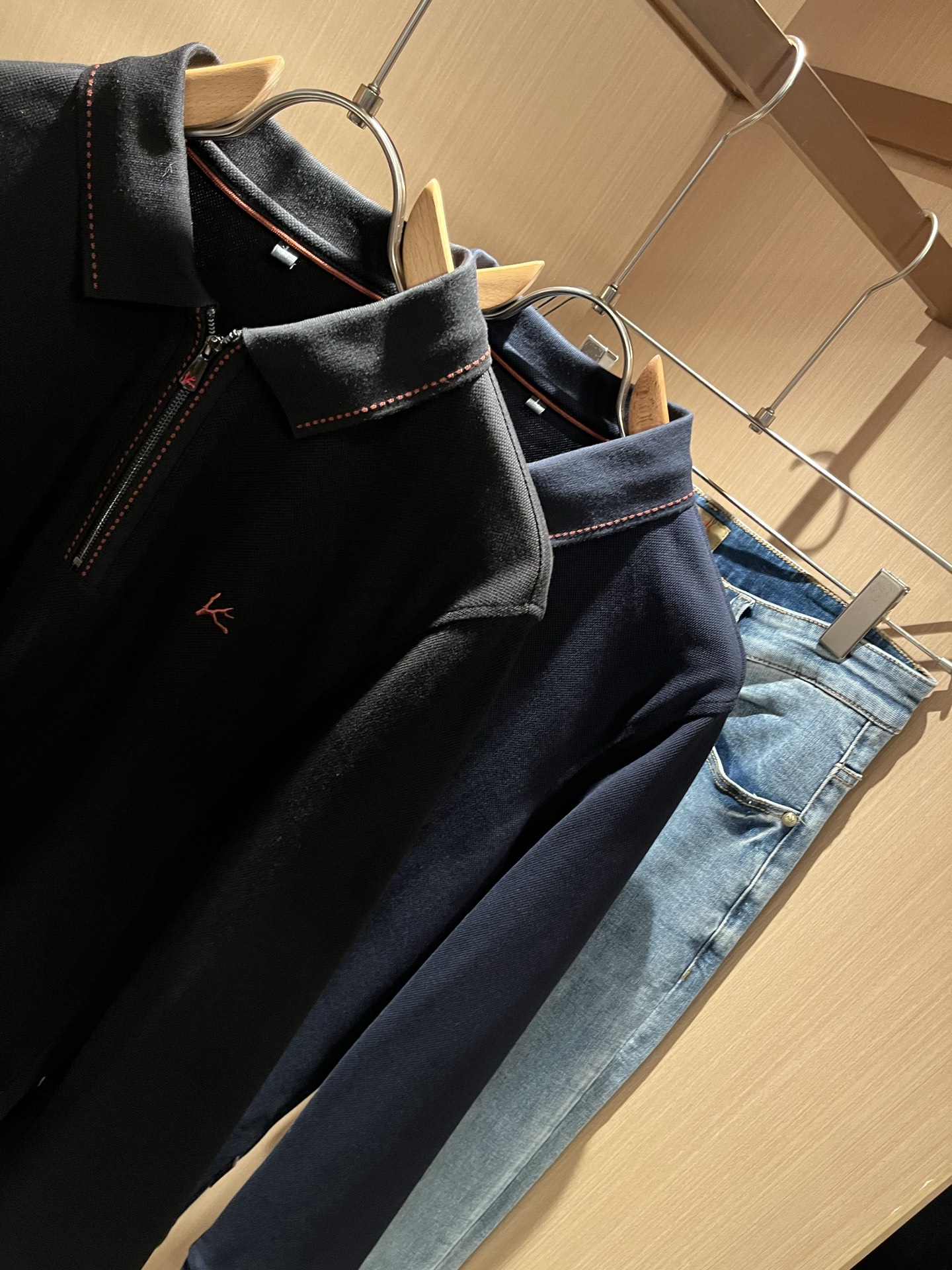 Kiton 2025秋冬新款Polo衫，采用进口专属珠地棉面料！！代表品牌形象 简洁舒适的款式，线条感粗