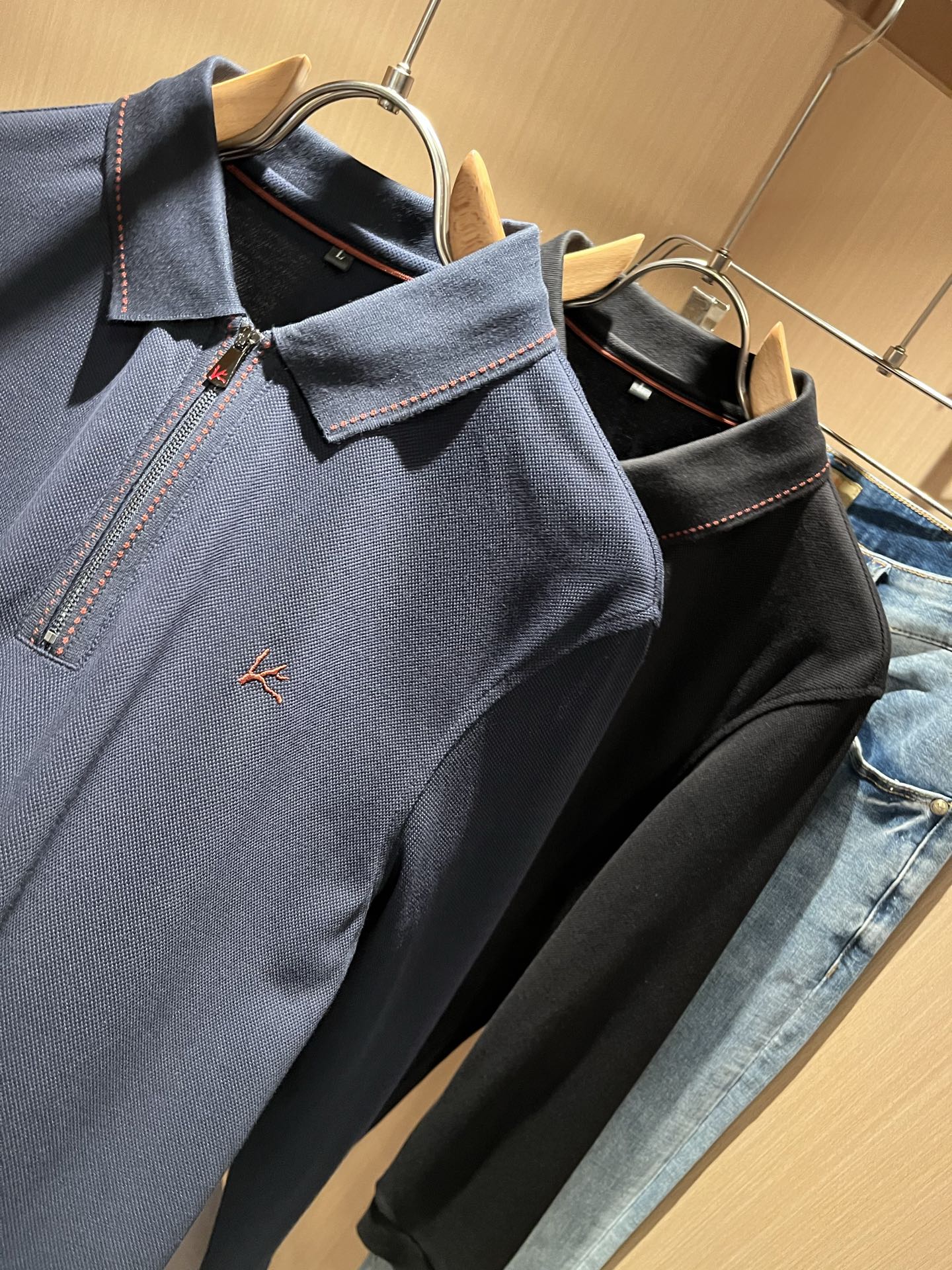Kiton 2025秋冬新款Polo衫，采用进口专属珠地棉面料！！代表品牌形象 简洁舒适的款式，线条感粗