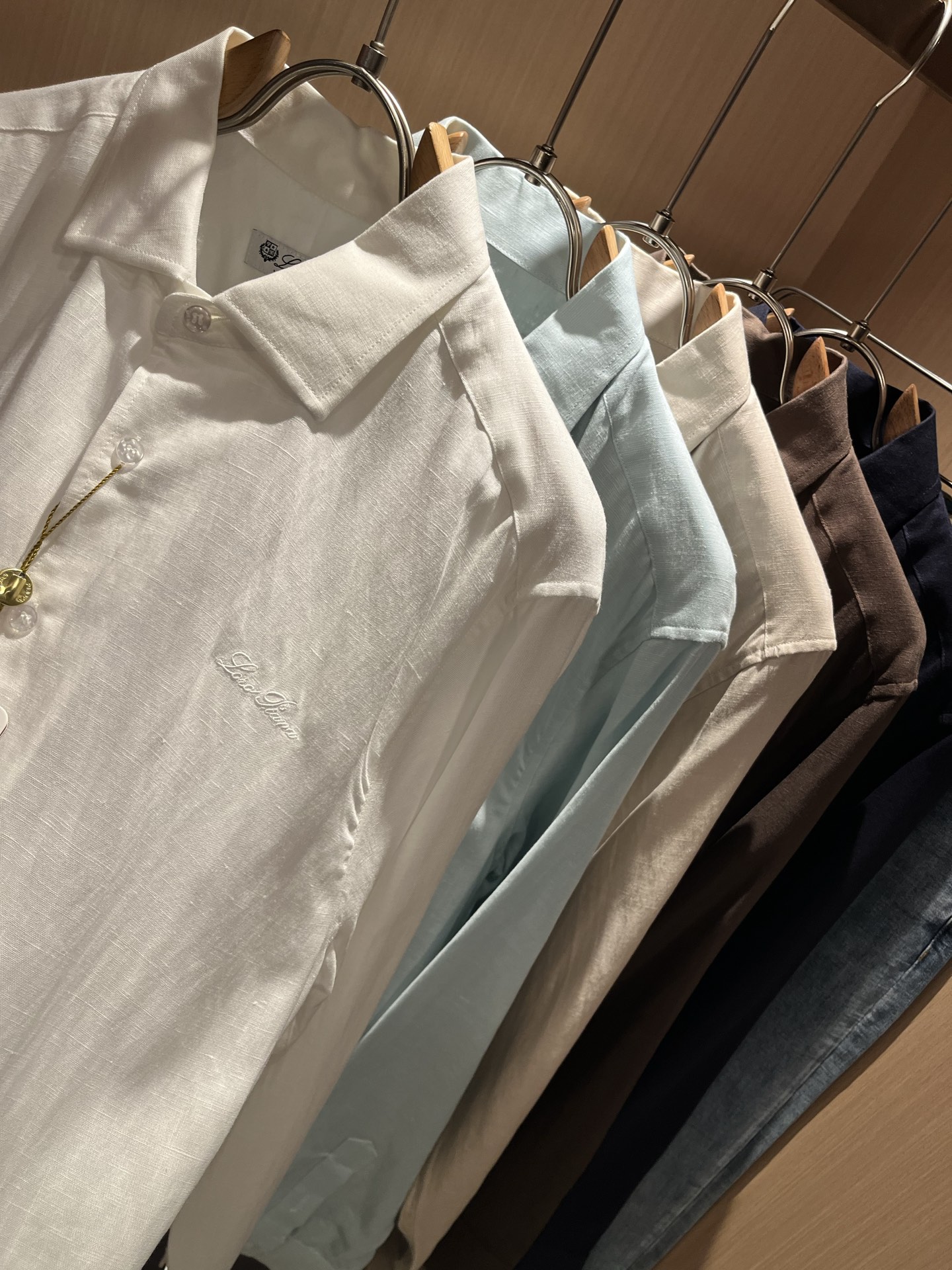 Loro Piana诺悠翩雅 2025秋冬男士衬衣，最新的贸易订单全品相！！网红款！上身舒适透气，不僵硬