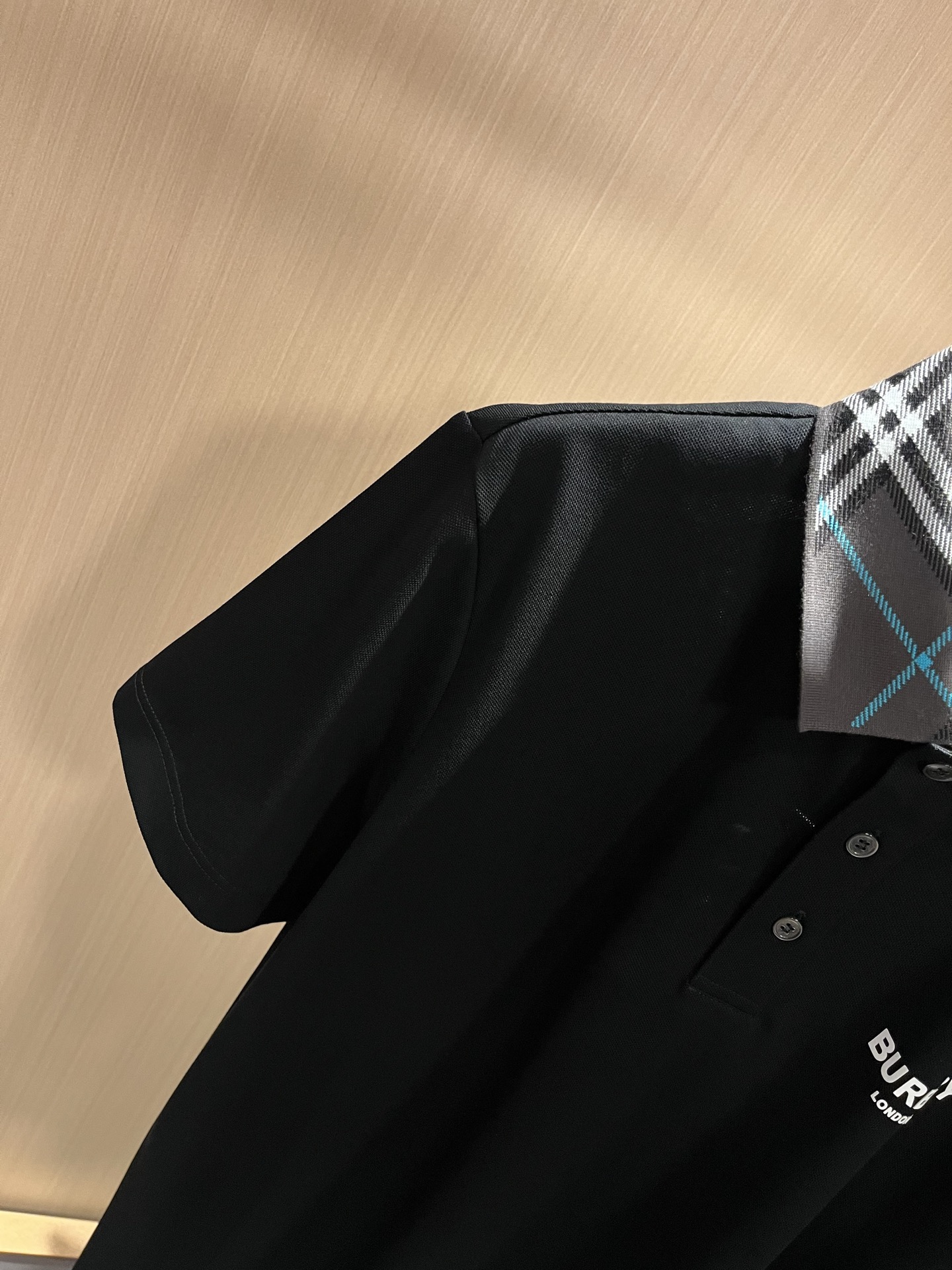 Bur*erry 巴*莉 2025春夏新款男士短袖Polo衫，品牌最新设计元素！既不单调也不复杂,恰到好