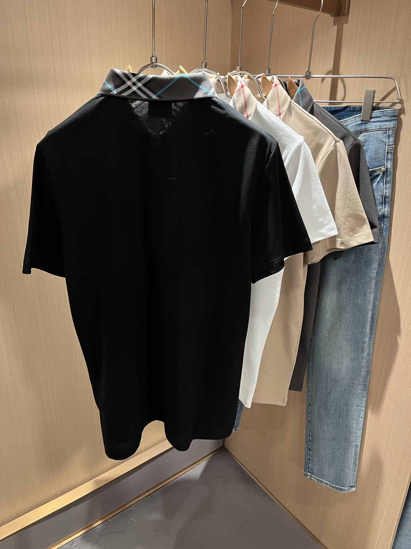 Bur*erry 巴*莉 2025春夏新款男士短袖Polo衫，品牌最新设计元素！既不单调也不复杂,恰到好