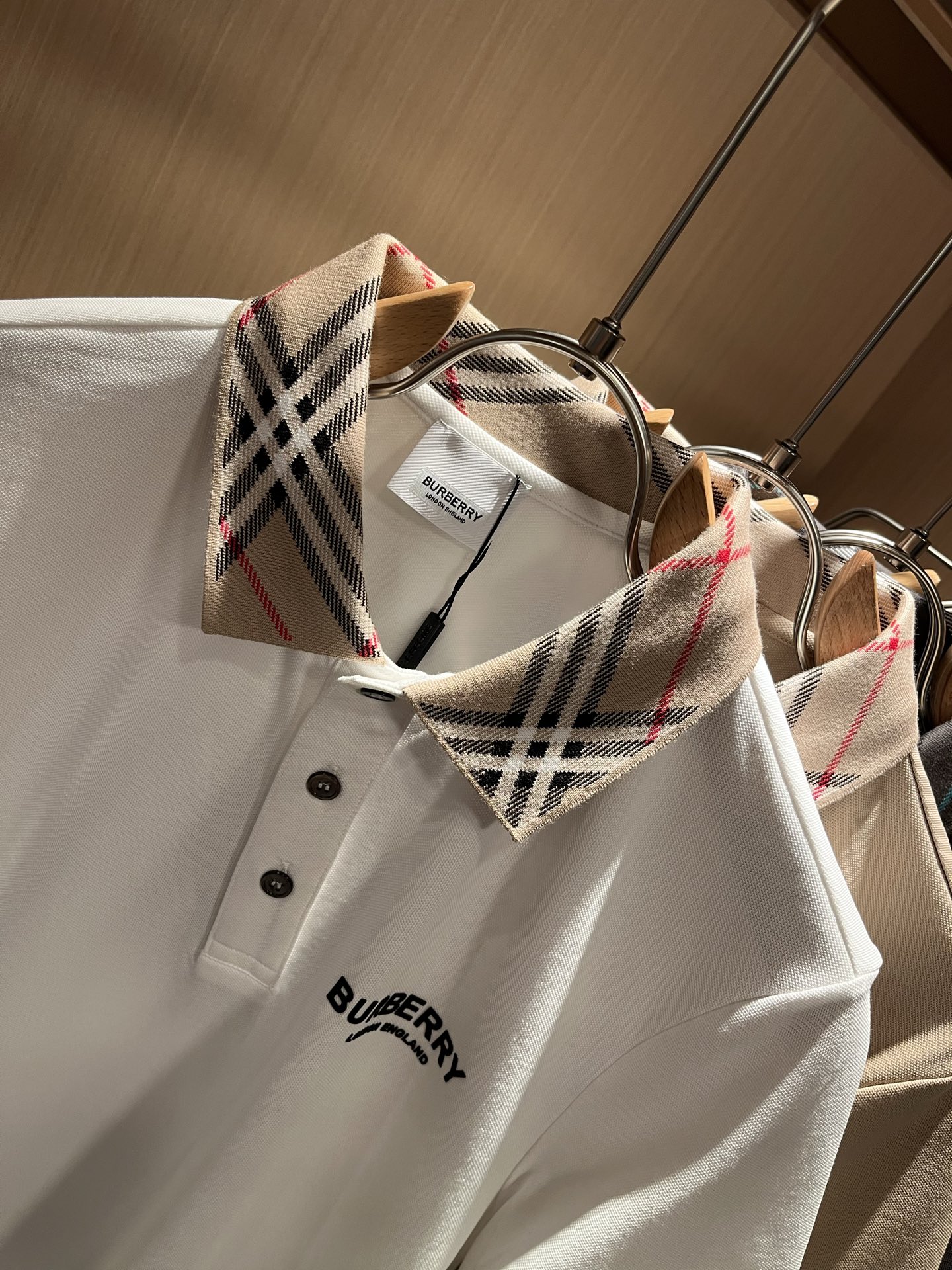 Bur*erry 巴*莉 2025春夏新款男士短袖Polo衫，品牌最新设计元素！既不单调也不复杂,恰到好