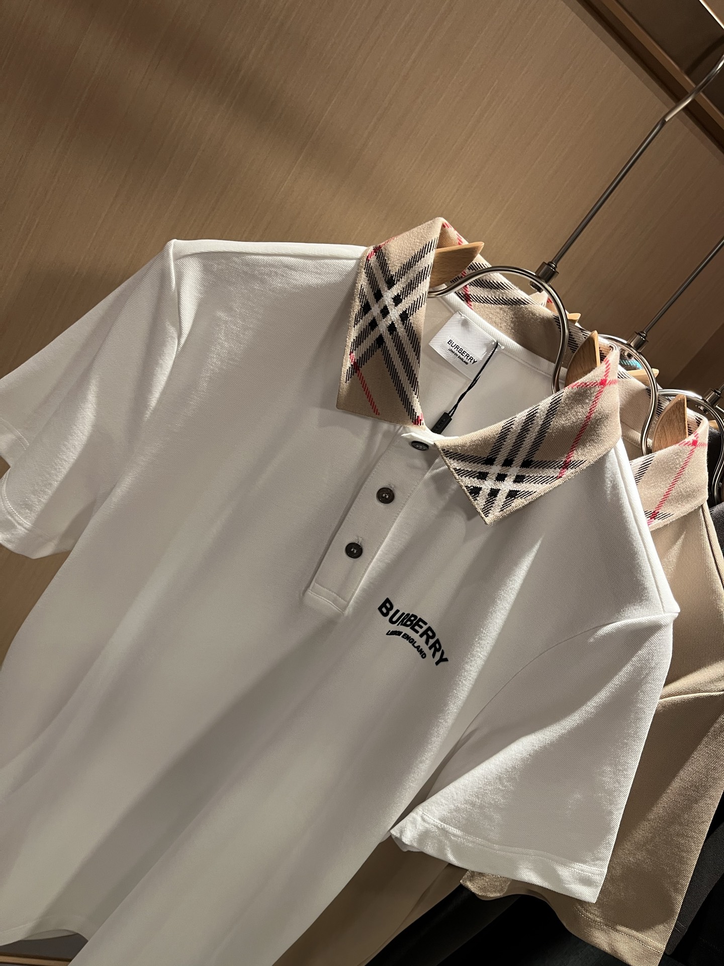 Bur*erry 巴*莉 2025春夏新款男士短袖Polo衫，品牌最新设计元素！既不单调也不复杂,恰到好