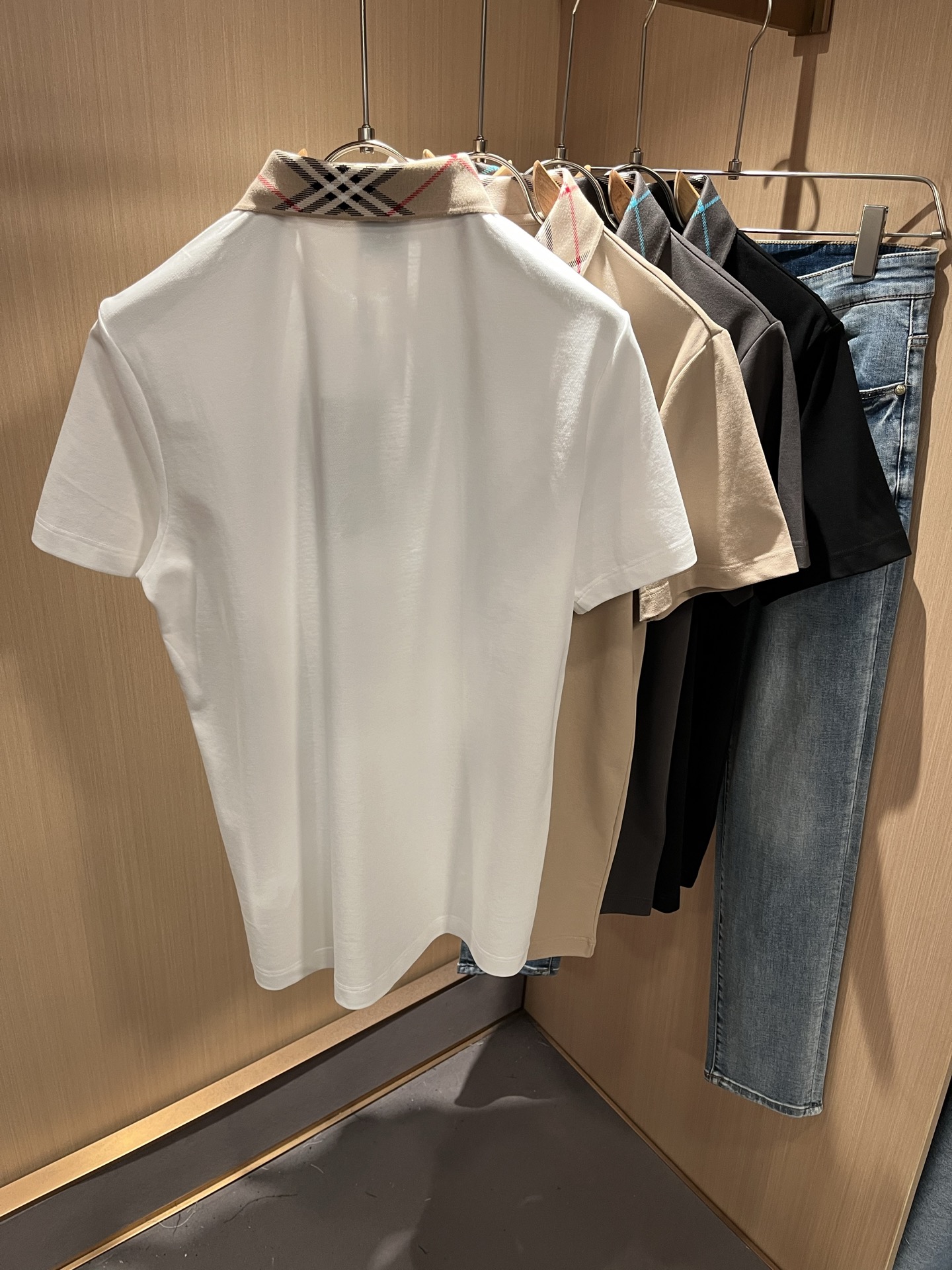 Bur*erry 巴*莉 2025春夏新款男士短袖Polo衫，品牌最新设计元素！既不单调也不复杂,恰到好