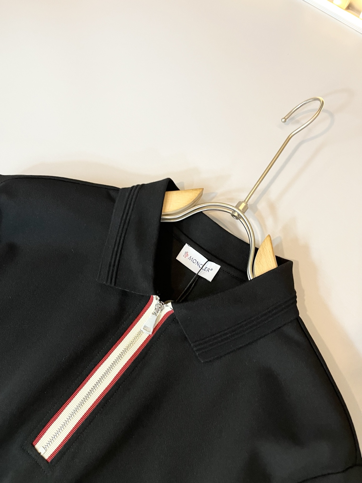 MON蒙**口2025春夏新款男士原单男士短袖POLO衫，贸易公司货，官网同步发售！此类型的基础单品是每