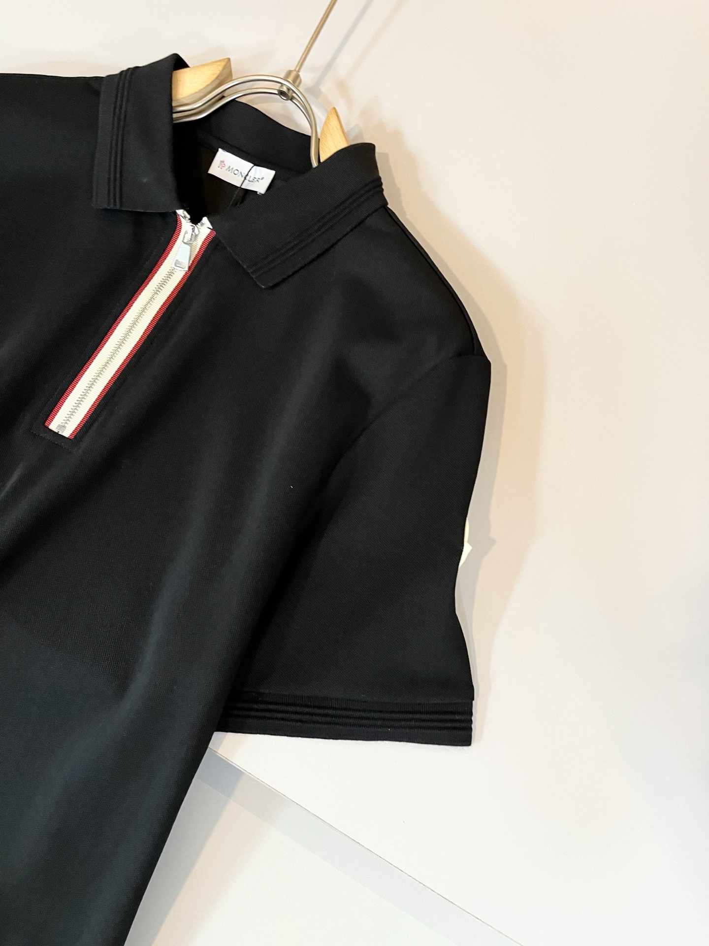 MON蒙**口2025春夏新款男士原单男士短袖POLO衫，贸易公司货，官网同步发售！此类型的基础单品是每