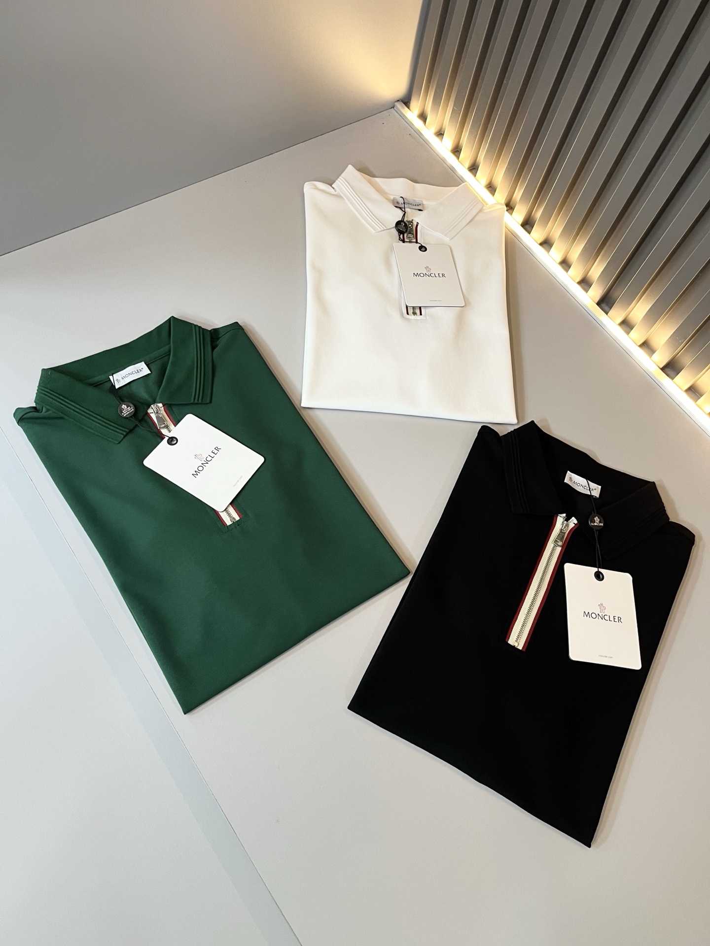 MON蒙**口2025春夏新款男士原单男士短袖POLO衫，贸易公司货，官网同步发售！此类型的基础单品是每
