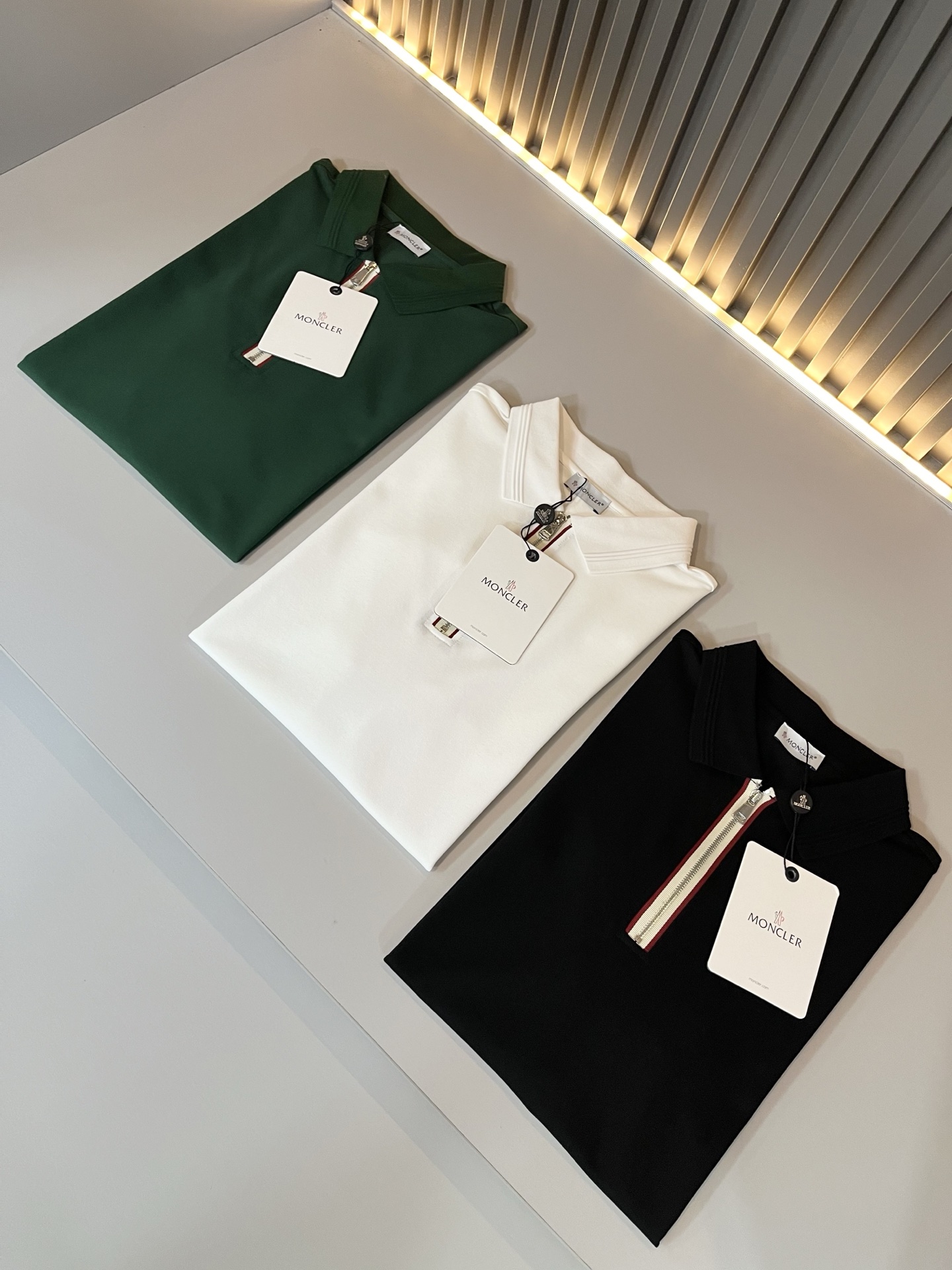 MON蒙**口2025春夏新款男士原单男士短袖POLO衫，贸易公司货，官网同步发售！此类型的基础单品是每