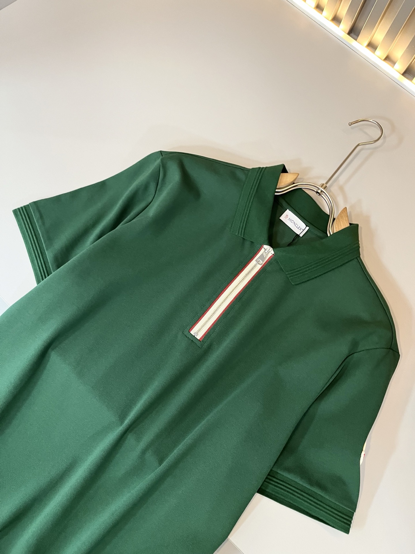 MON蒙**口2025春夏新款男士原单男士短袖POLO衫，贸易公司货，官网同步发售！此类型的基础单品是每