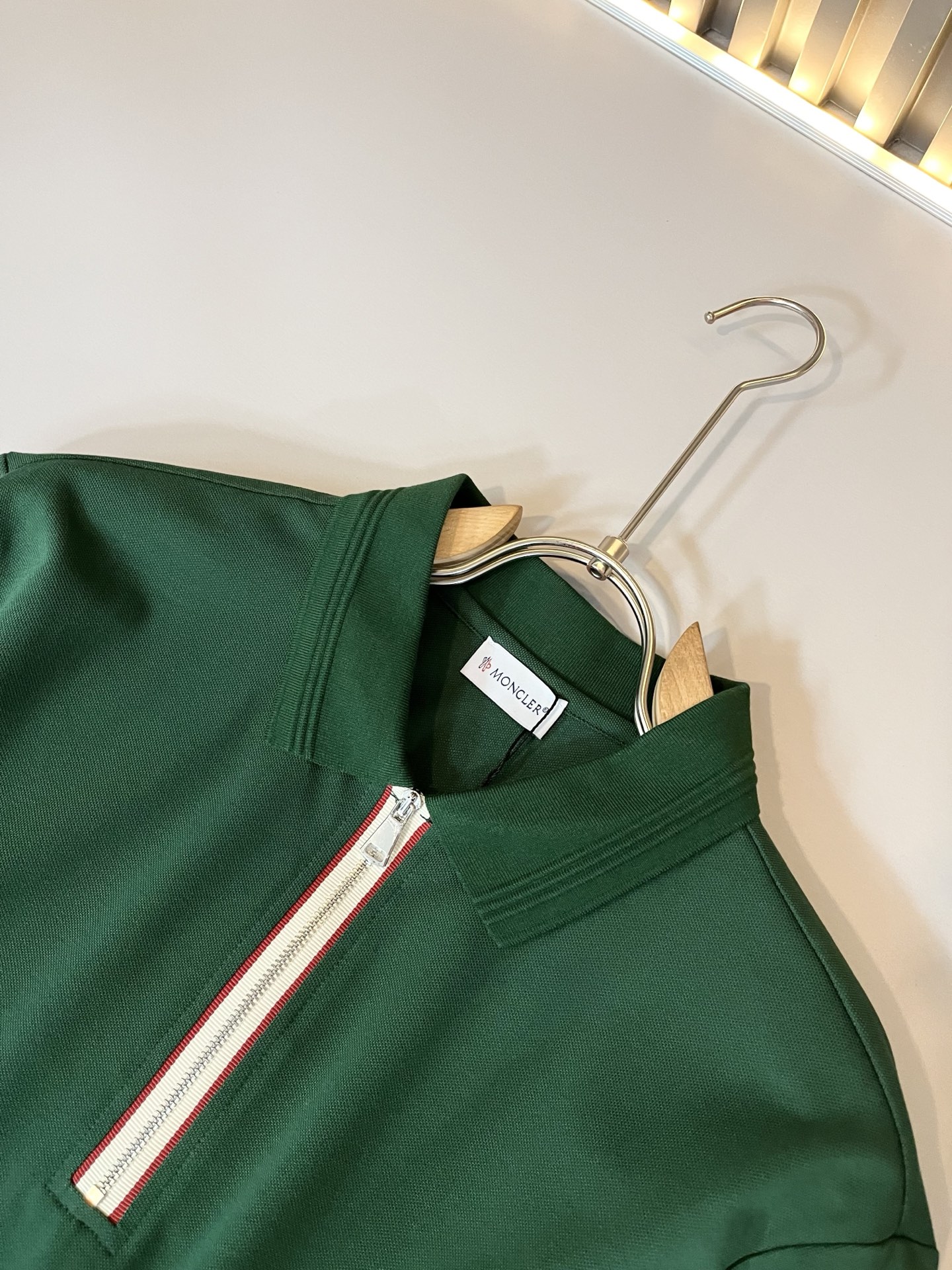 MON蒙**口2025春夏新款男士原单男士短袖POLO衫，贸易公司货，官网同步发售！此类型的基础单品是每