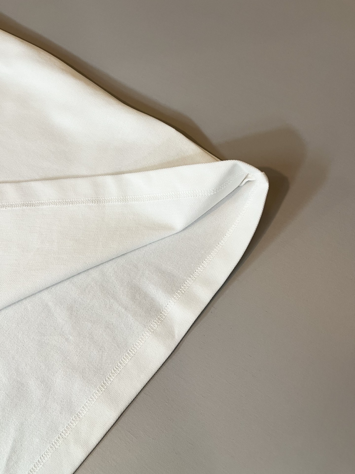 MON蒙**口2025春夏新款男士原单男士短袖POLO衫，贸易公司货，官网同步发售！此类型的基础单品是每