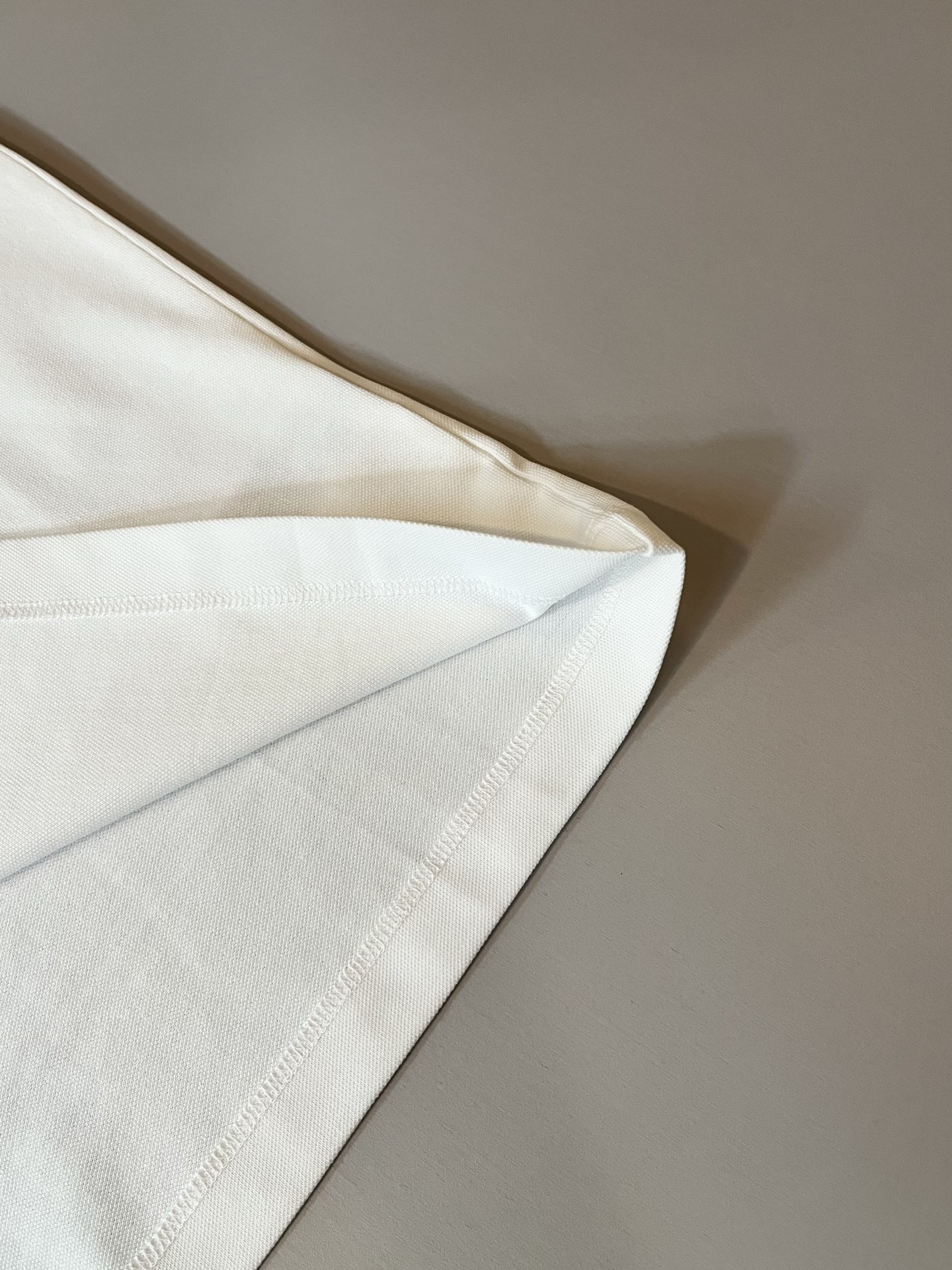  Bur*erry 巴*莉 2025春夏新款男士短袖Polo衫，品牌最新设计元素！既不单调也不复杂,恰到