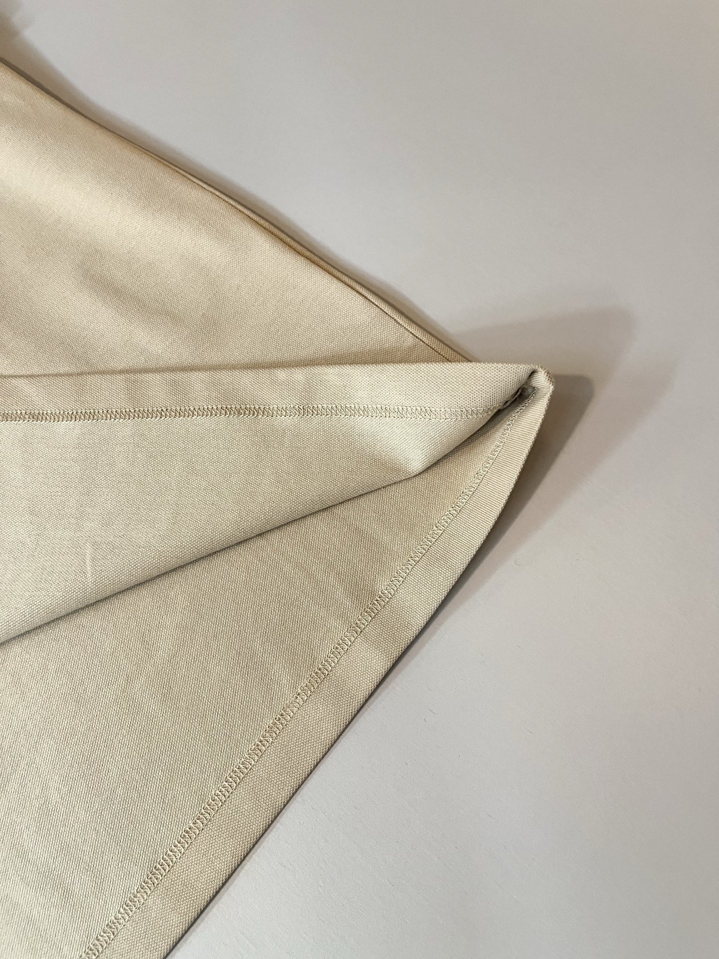  Bur*erry 巴*莉 2025春夏新款男士短袖Polo衫，品牌最新设计元素！既不单调也不复杂,恰到