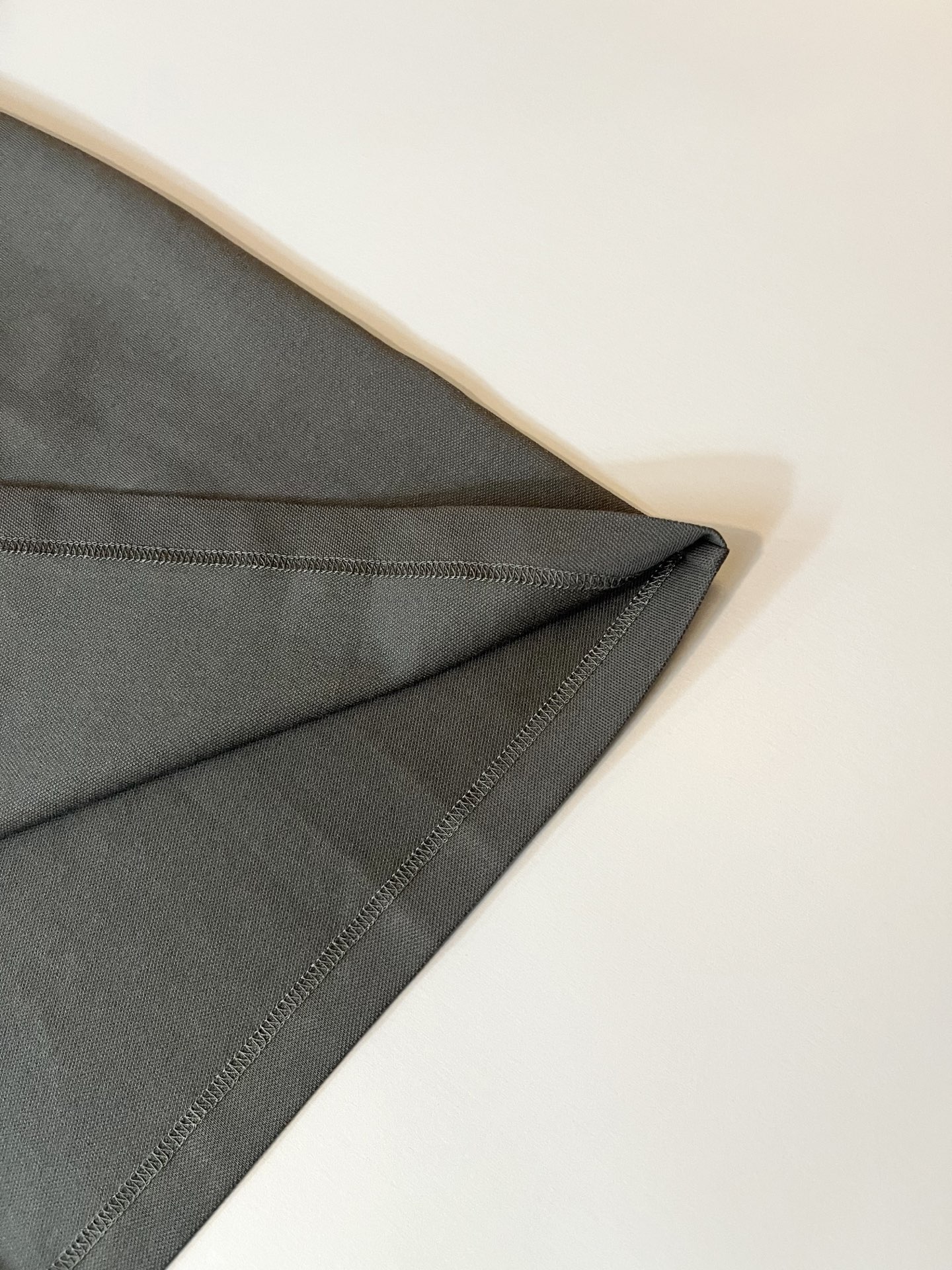  Bur*erry 巴*莉 2025春夏新款男士短袖Polo衫，品牌最新设计元素！既不单调也不复杂,恰到