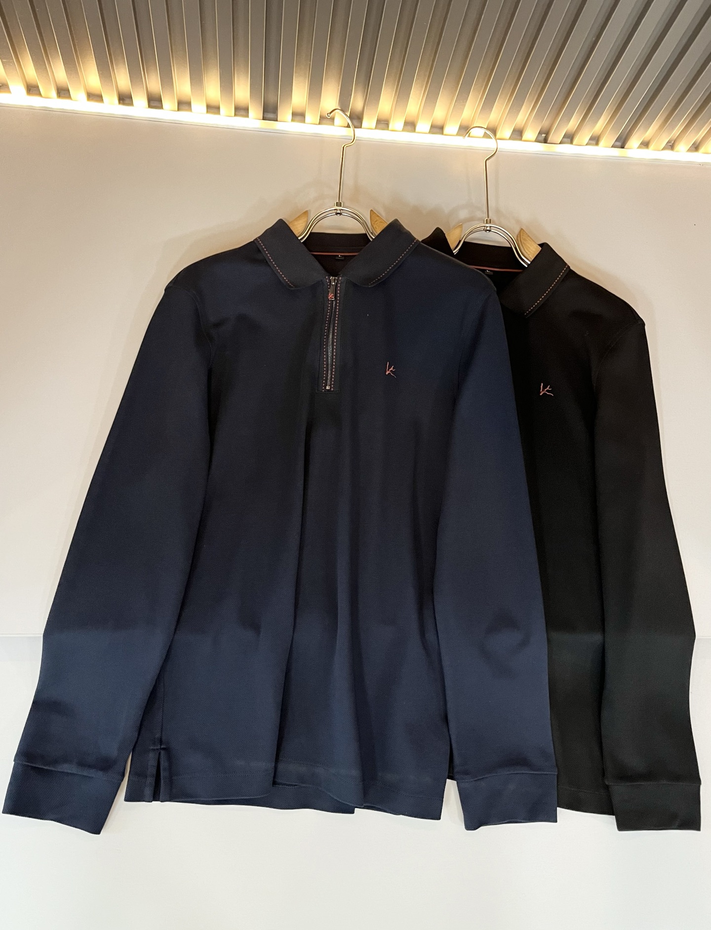  Kiton 2025秋冬新款Polo衫，采用进口专属珠地棉面料！！代表品牌形象 简洁舒适的款式，线条感